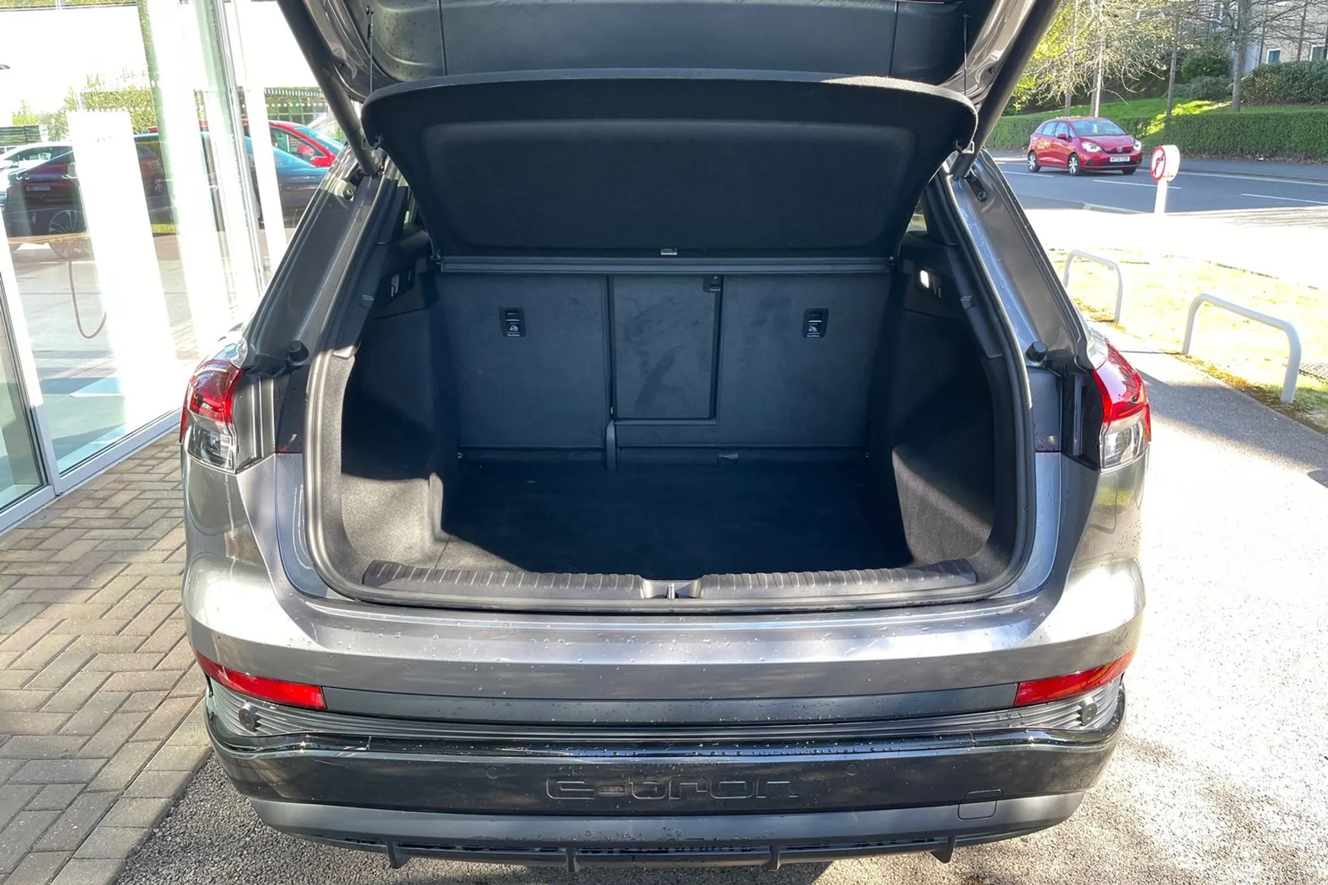 Audi Q4 thumbnail image number 19