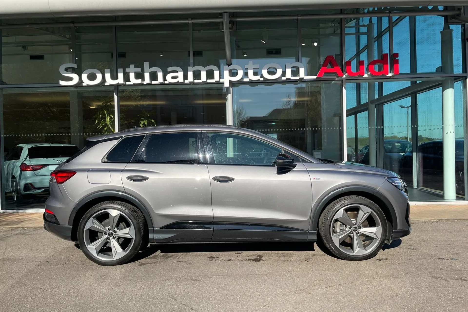 Audi Q4 thumbnail image number 2