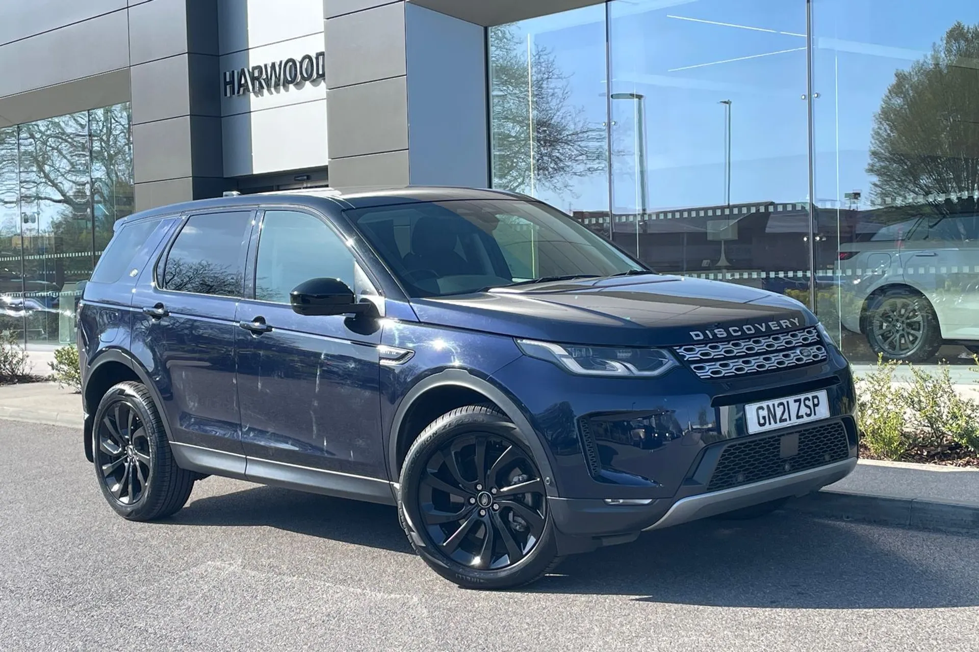 LAND ROVER DISCOVERY SPORT focused image