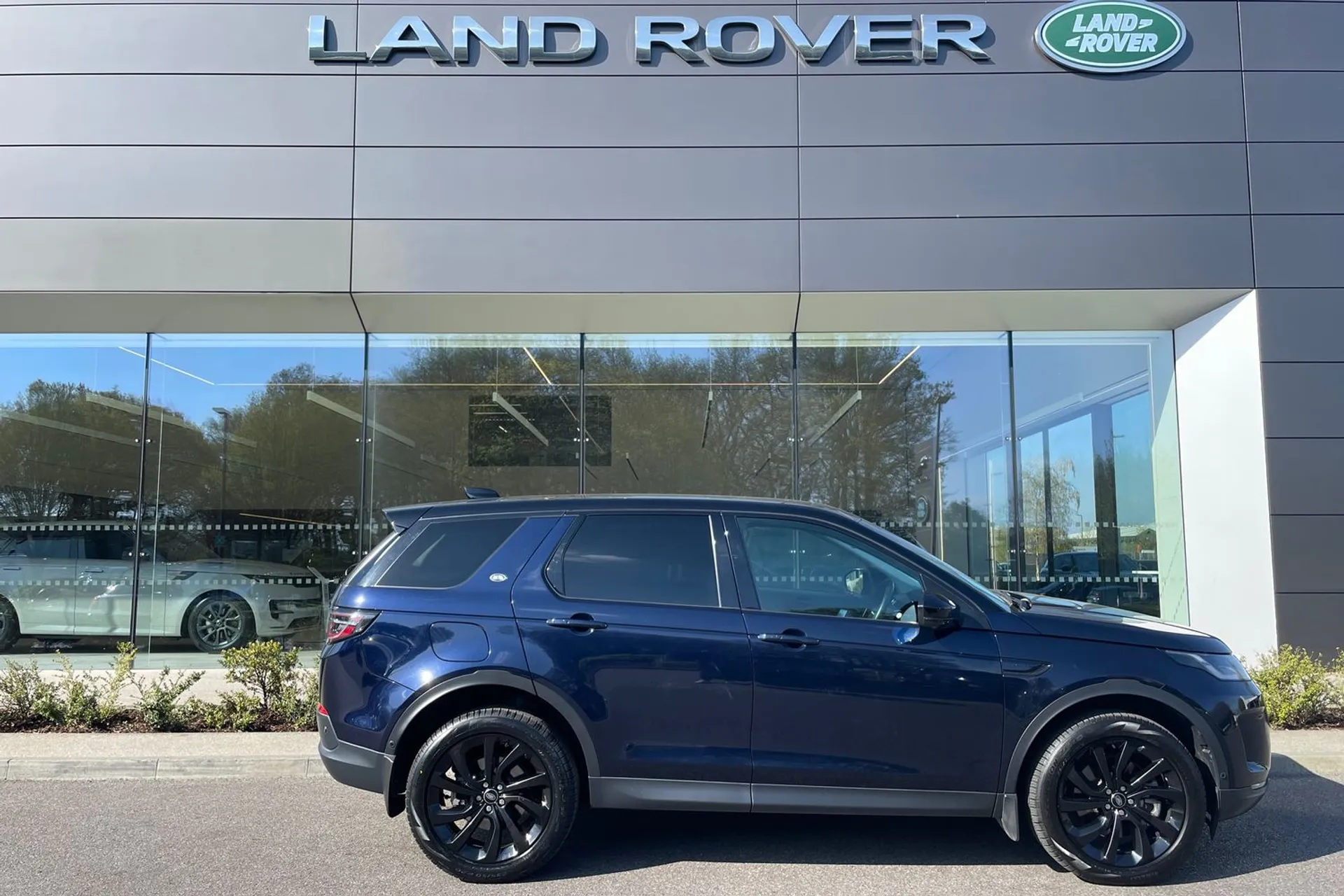 LAND ROVER DISCOVERY SPORT thumbnail image number 2