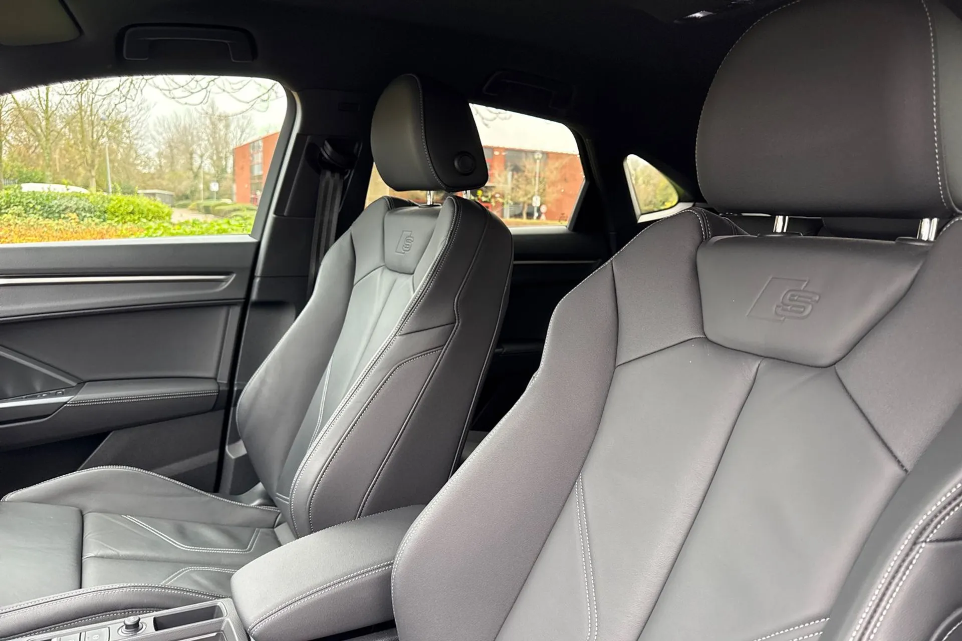 Audi Q3 thumbnail image number 29