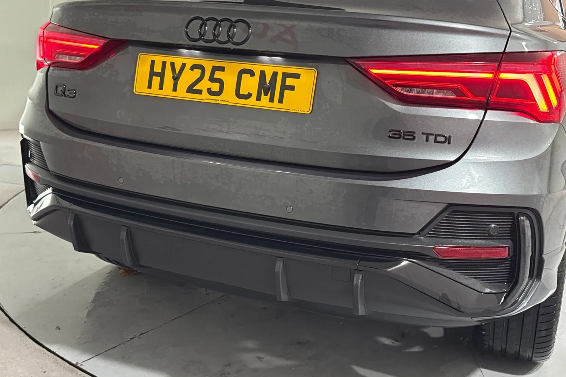 Audi Q3 thumbnail image number 16