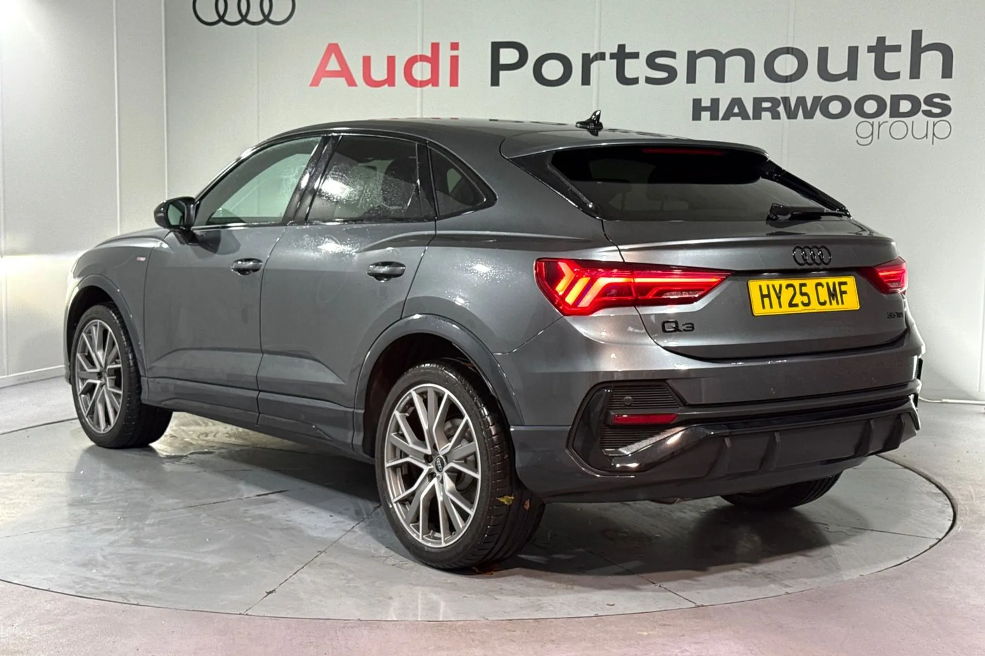 Audi Q3 thumbnail image number 10
