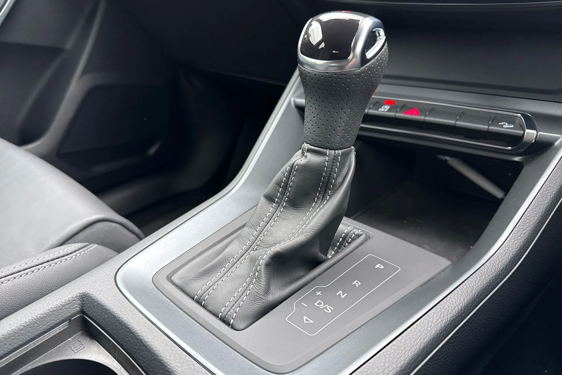 Audi Q3 thumbnail image number 30