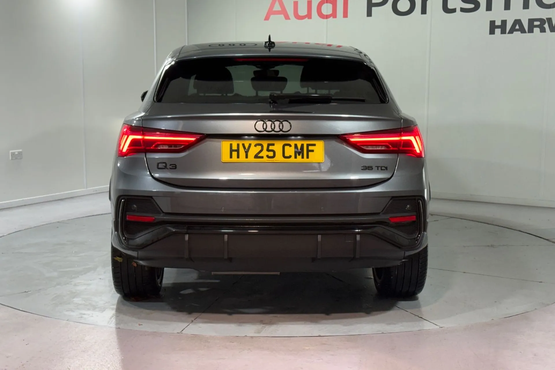 Audi Q3 thumbnail image number 7