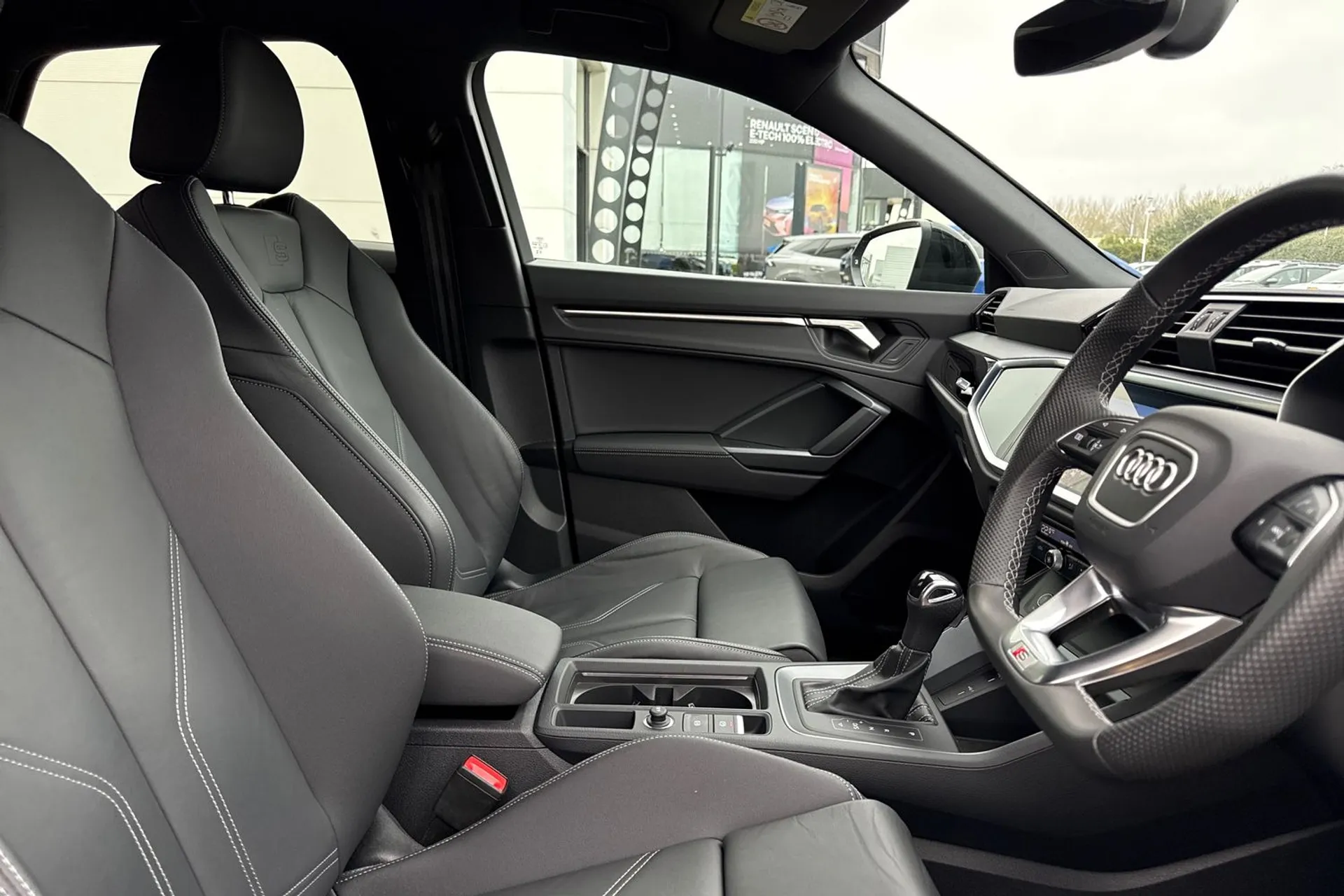 Audi Q3 thumbnail image number 26