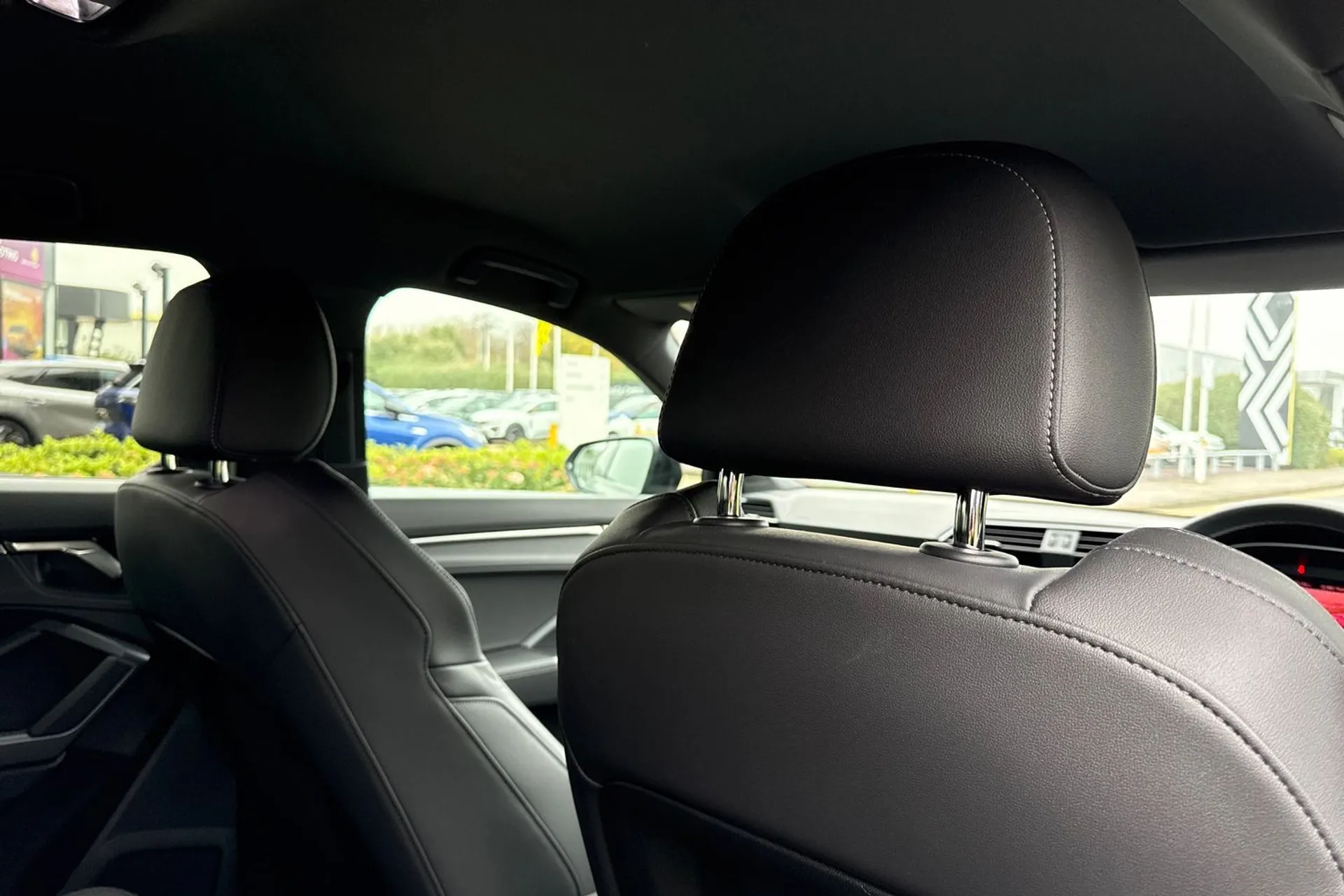 Audi Q3 thumbnail image number 24