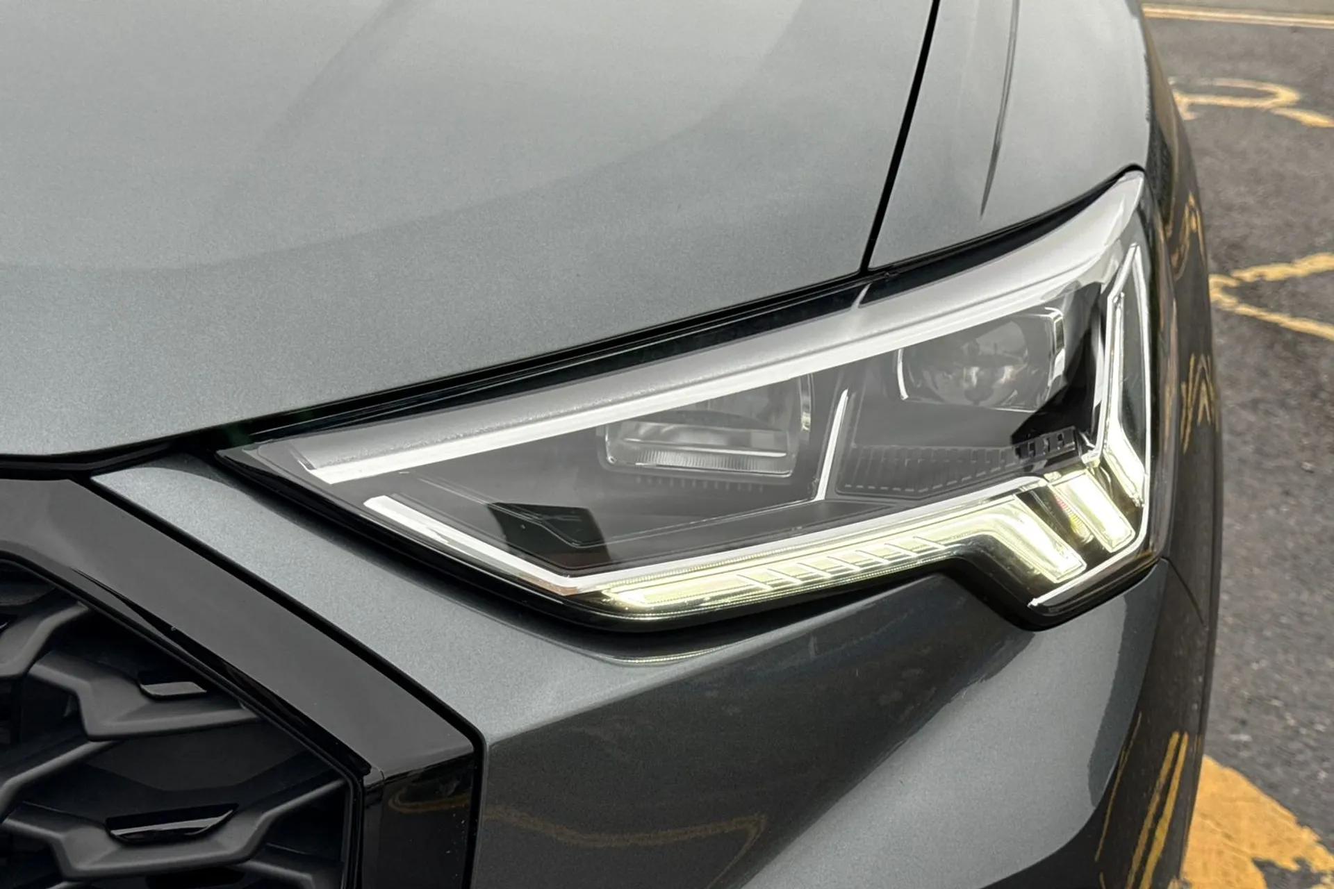 Audi Q3 thumbnail image number 19