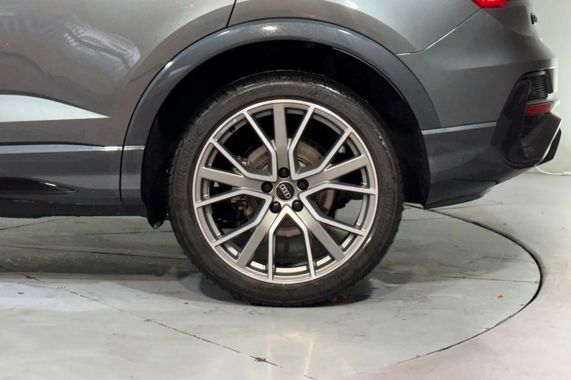 Audi Q3 thumbnail image number 12