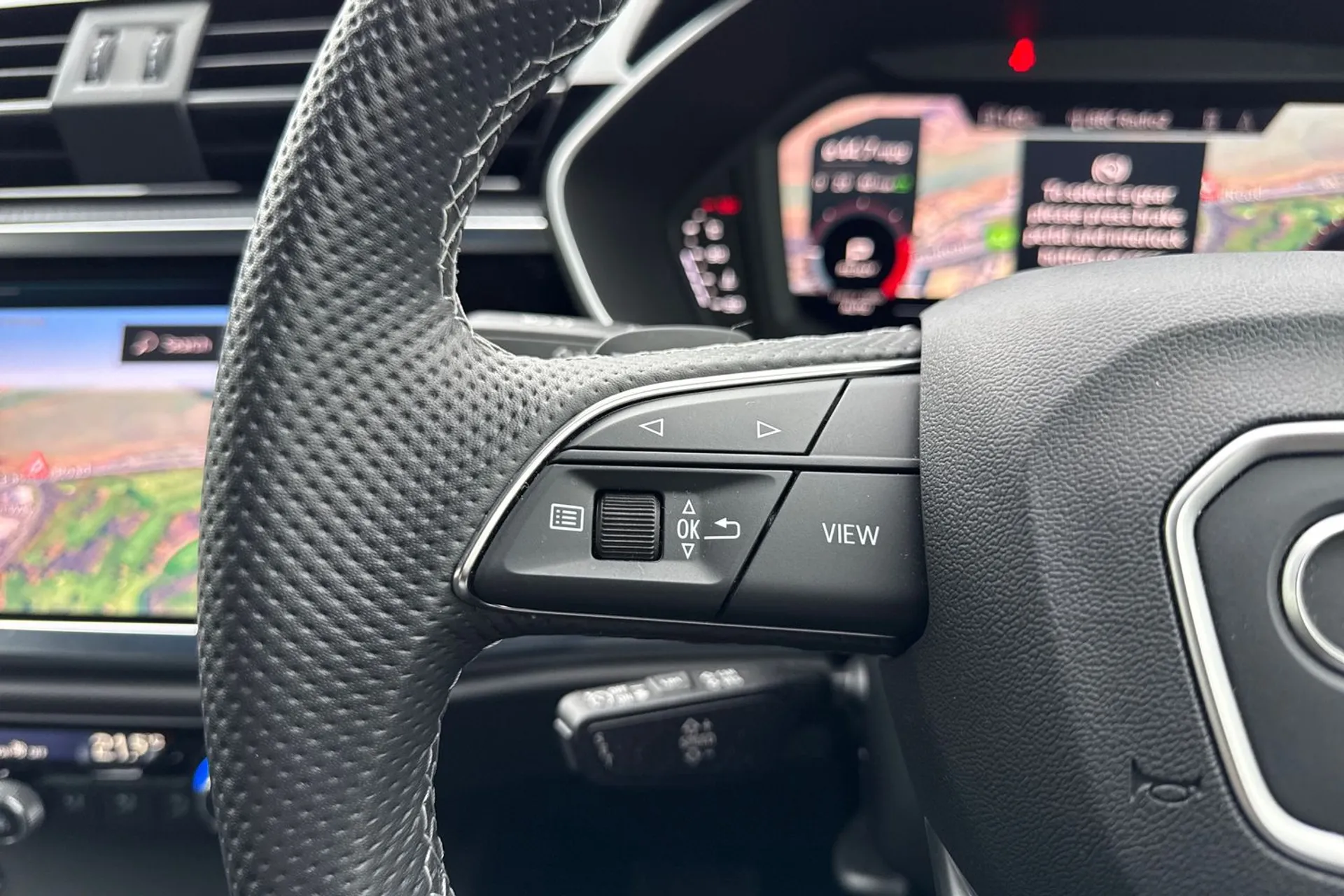 Audi Q3 thumbnail image number 37