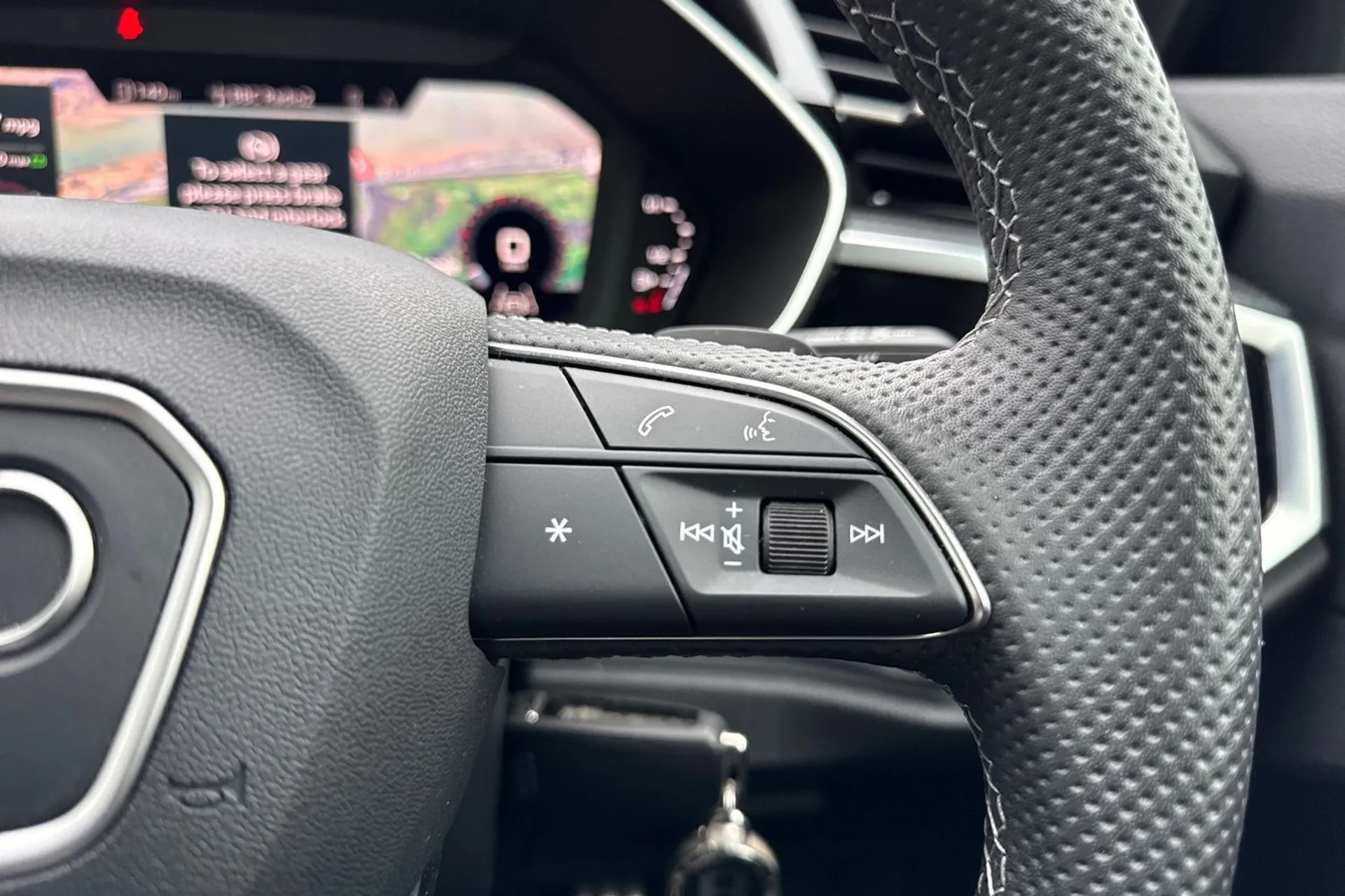 Audi Q3 thumbnail image number 38