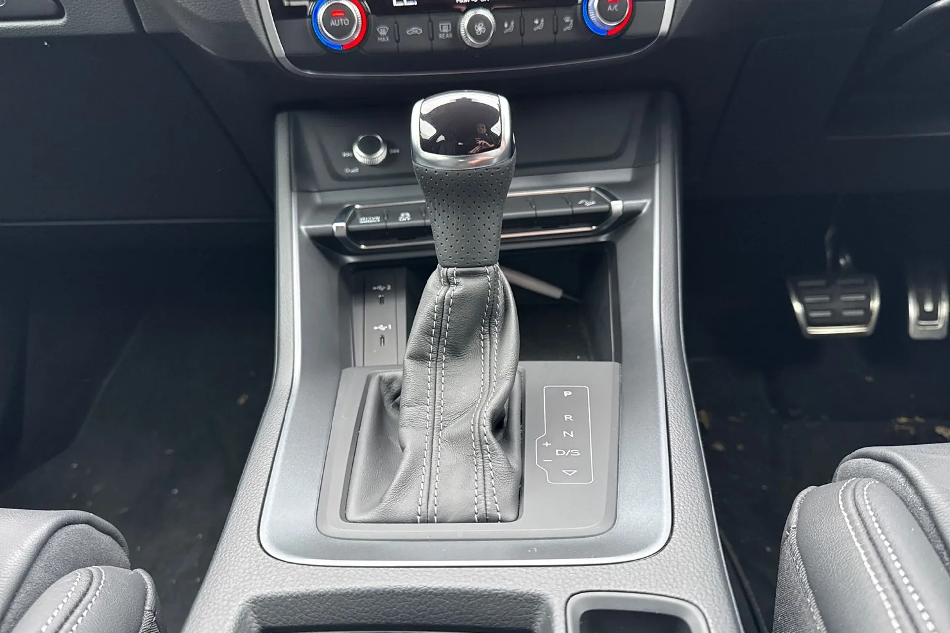 Audi Q3 thumbnail image number 36