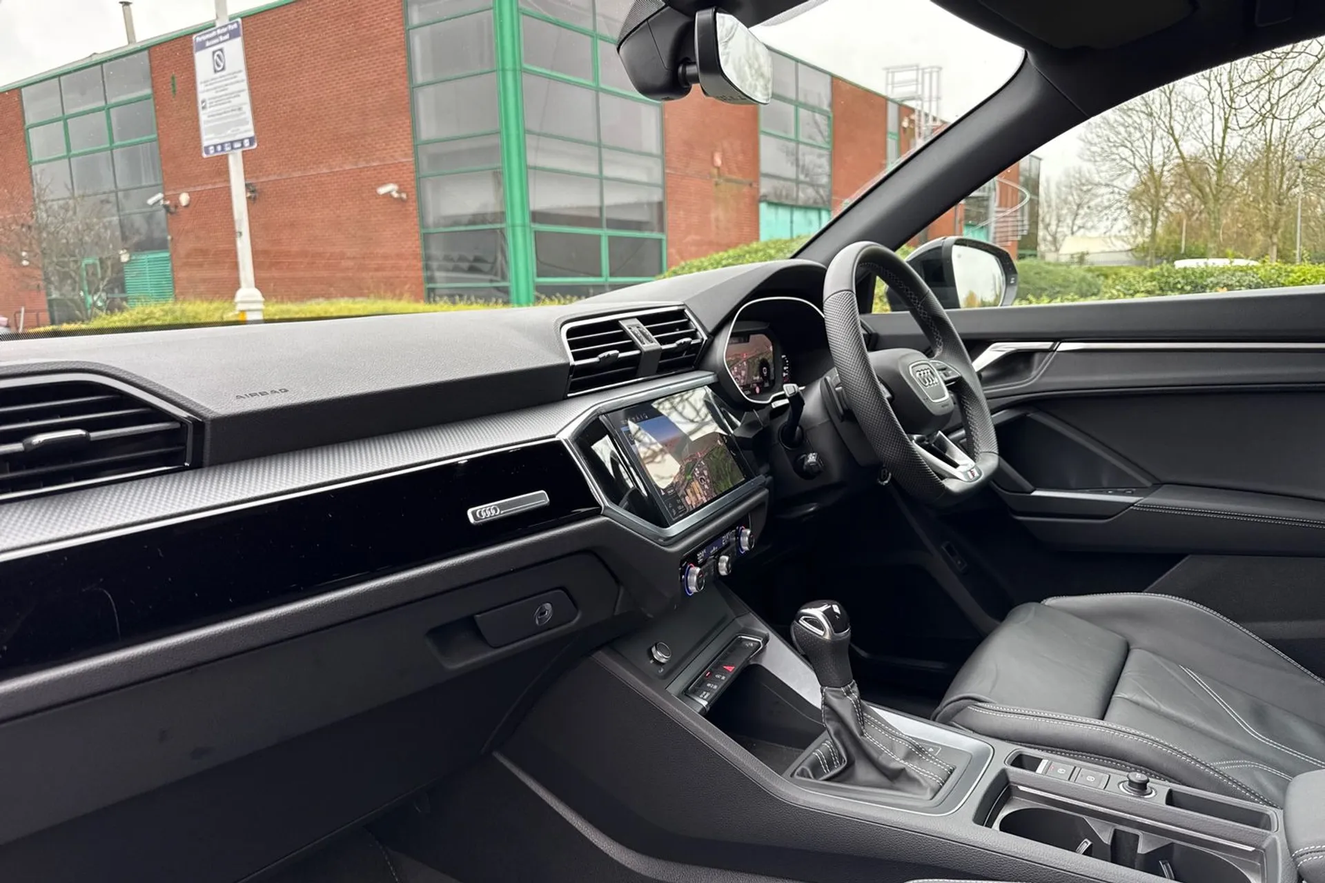 Audi Q3 thumbnail image number 28