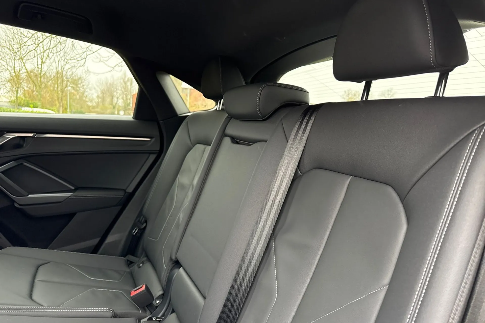 Audi Q3 thumbnail image number 31