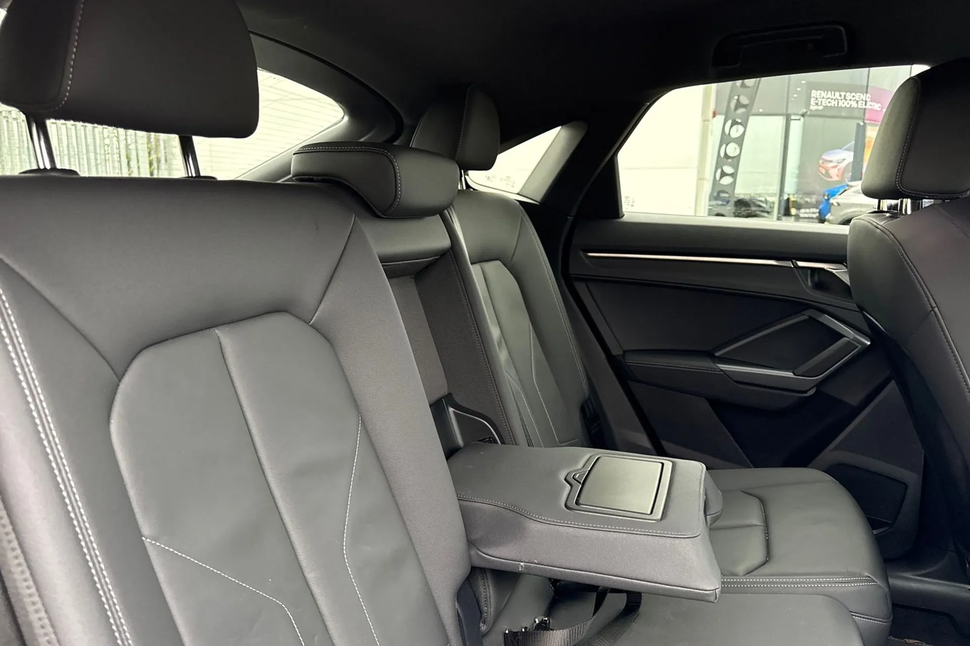 Audi Q3 thumbnail image number 23