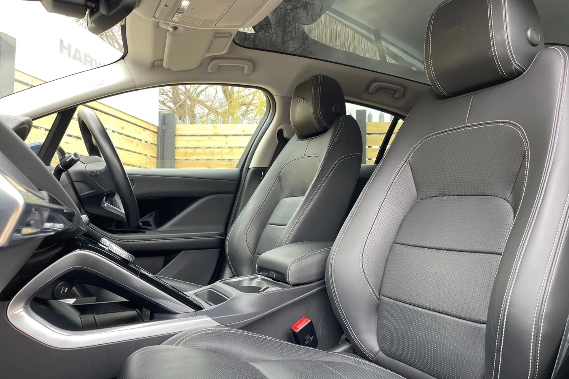 Jaguar I-PACE thumbnail image number 27
