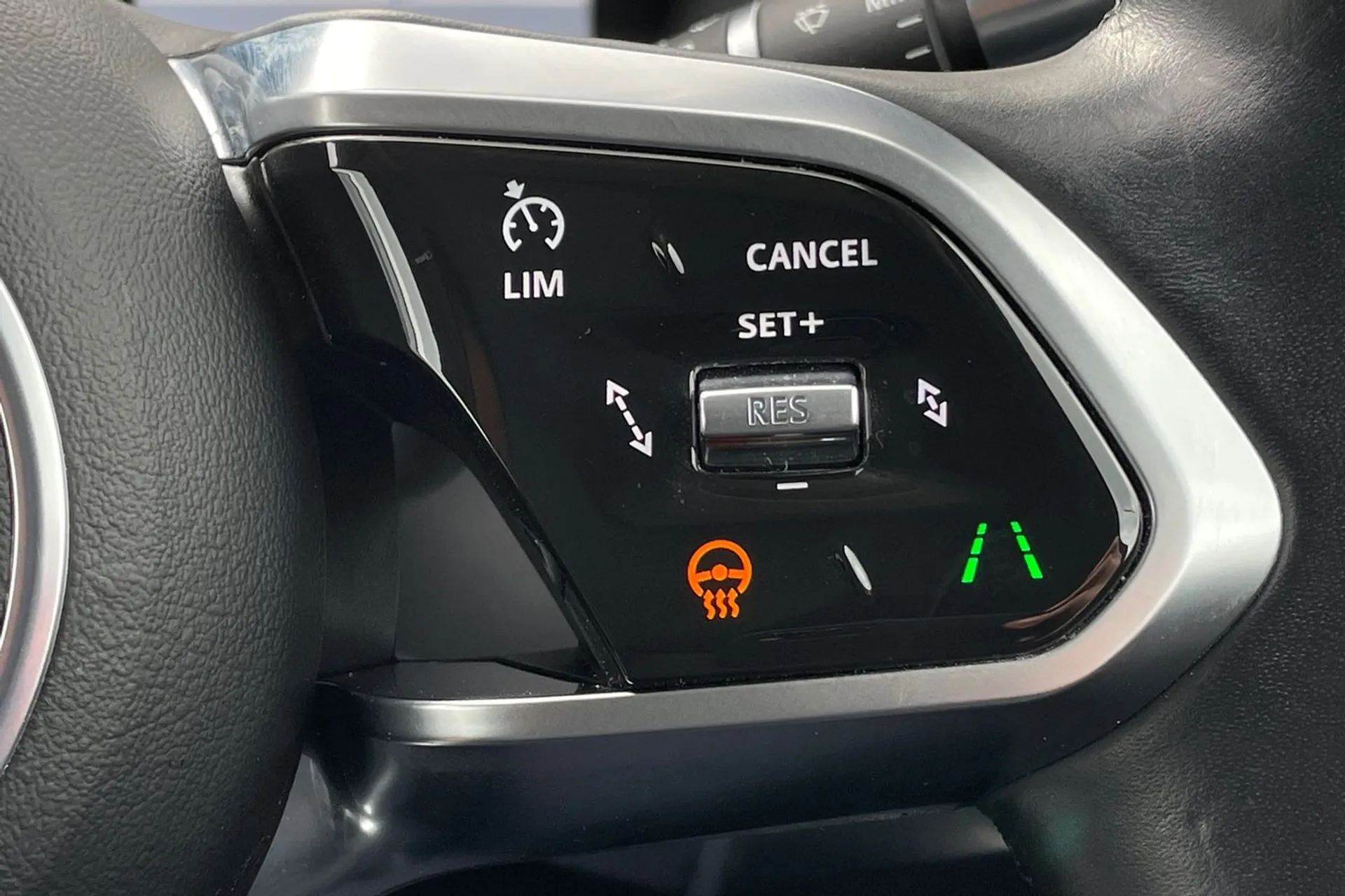 Jaguar I-PACE thumbnail image number 37
