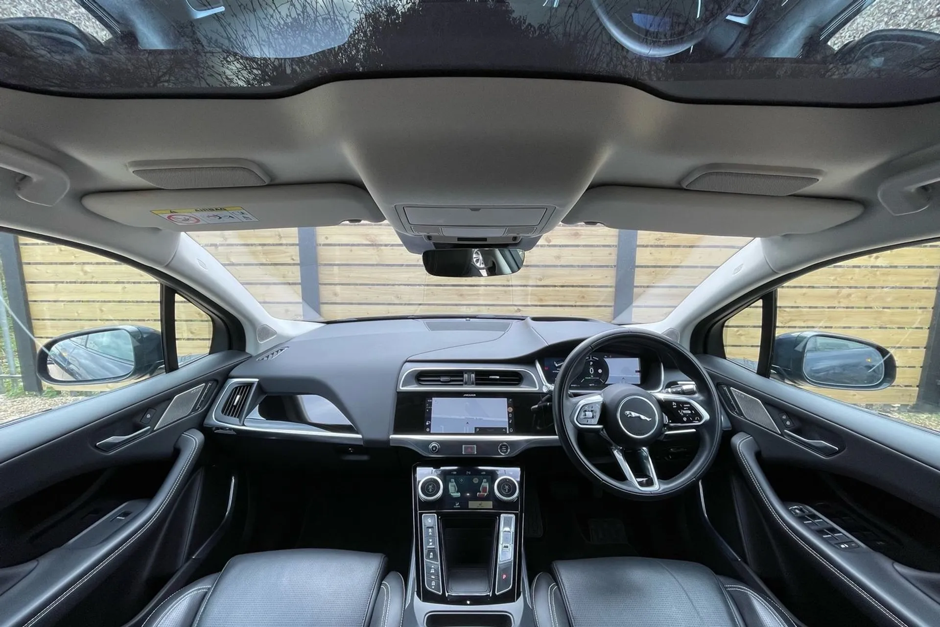 Jaguar I-PACE thumbnail image number 3