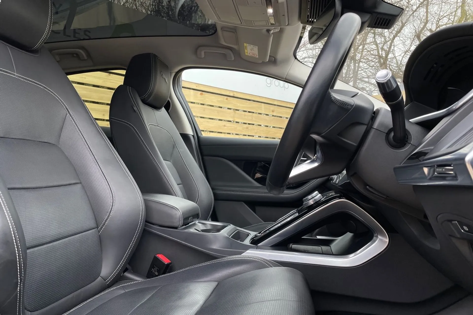 Jaguar I-PACE thumbnail image number 25