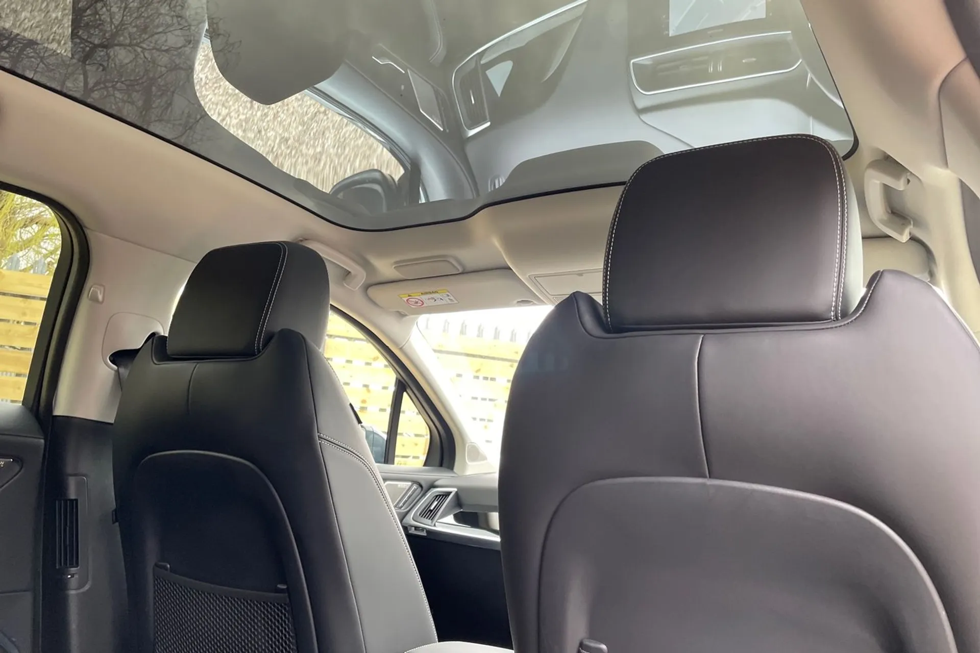 Jaguar I-PACE thumbnail image number 23