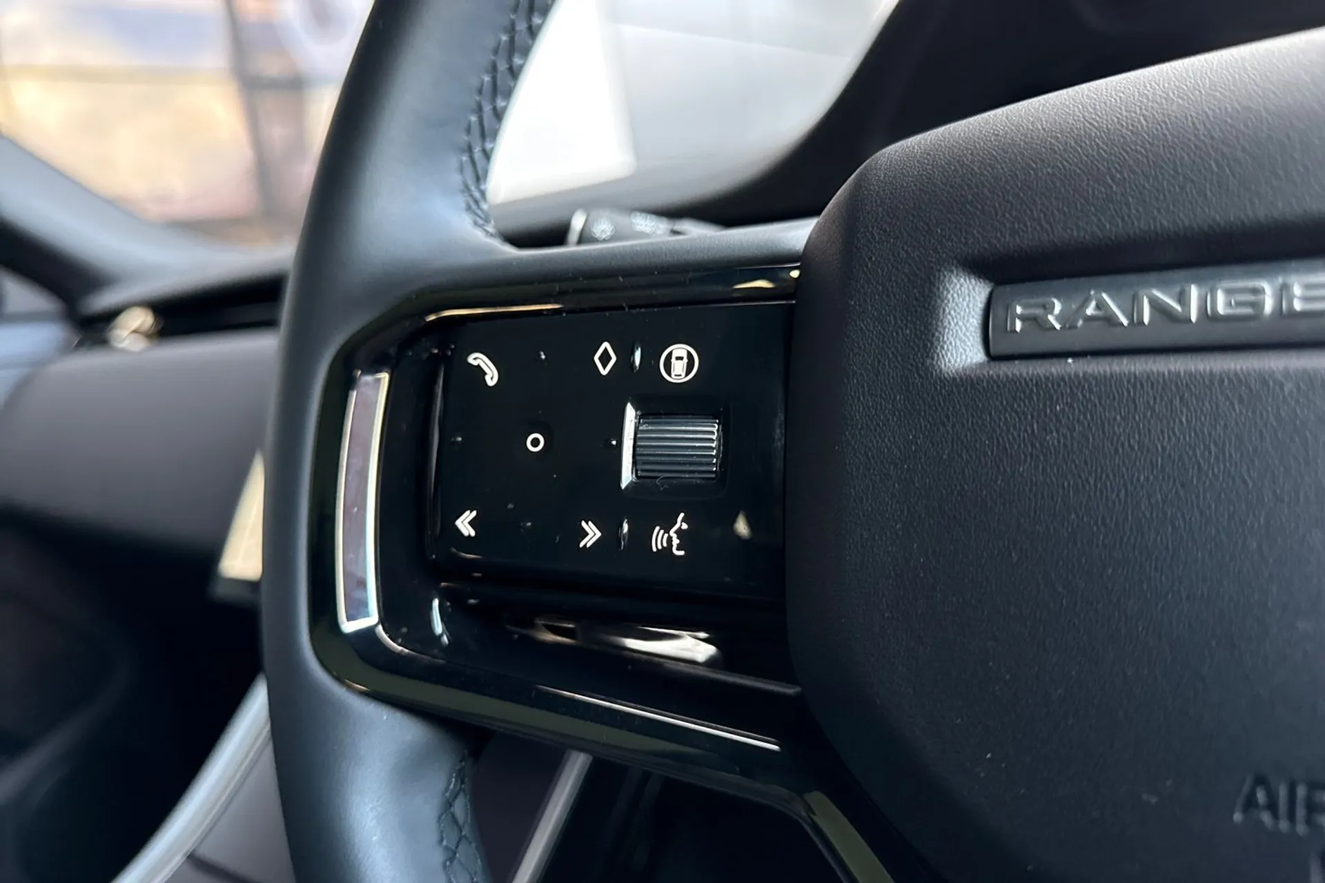 LAND ROVER RANGE ROVER EVOQUE thumbnail image number 45