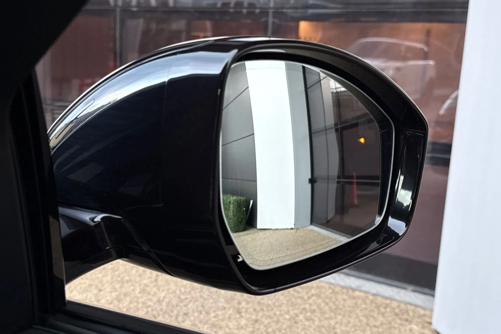 LAND ROVER RANGE ROVER EVOQUE thumbnail image number 24