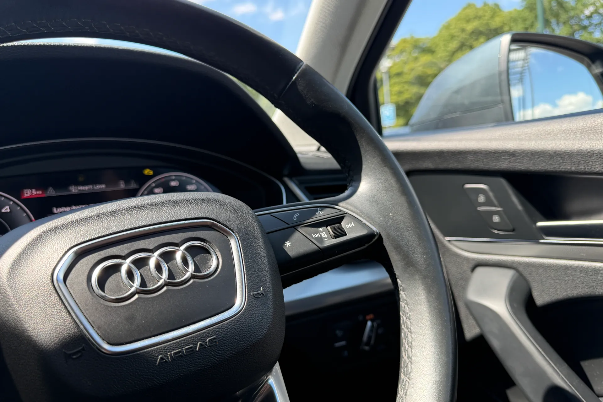 Audi Q5 thumbnail image number 36