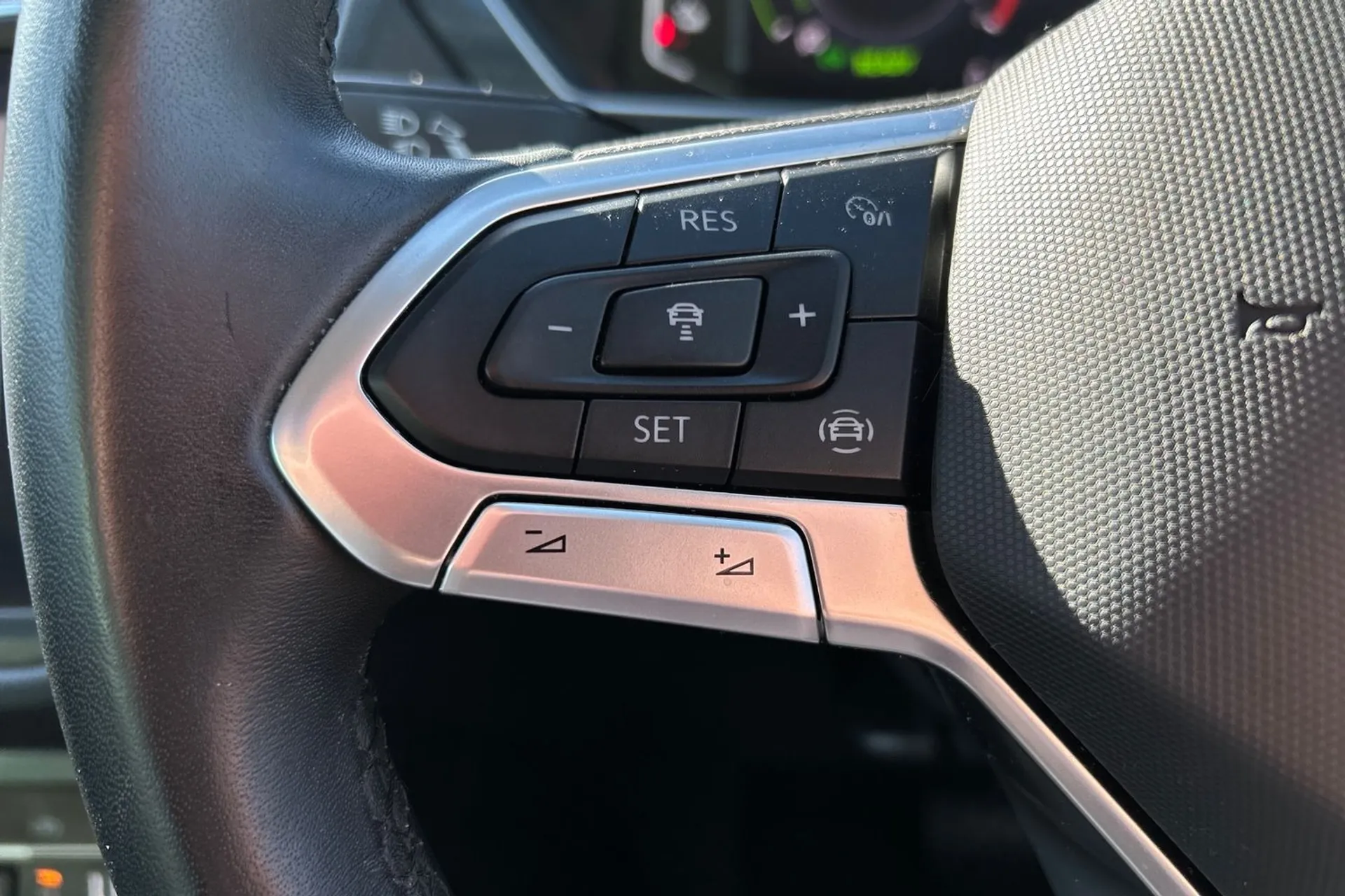 VOLKSWAGEN TIGUAN thumbnail image number 41