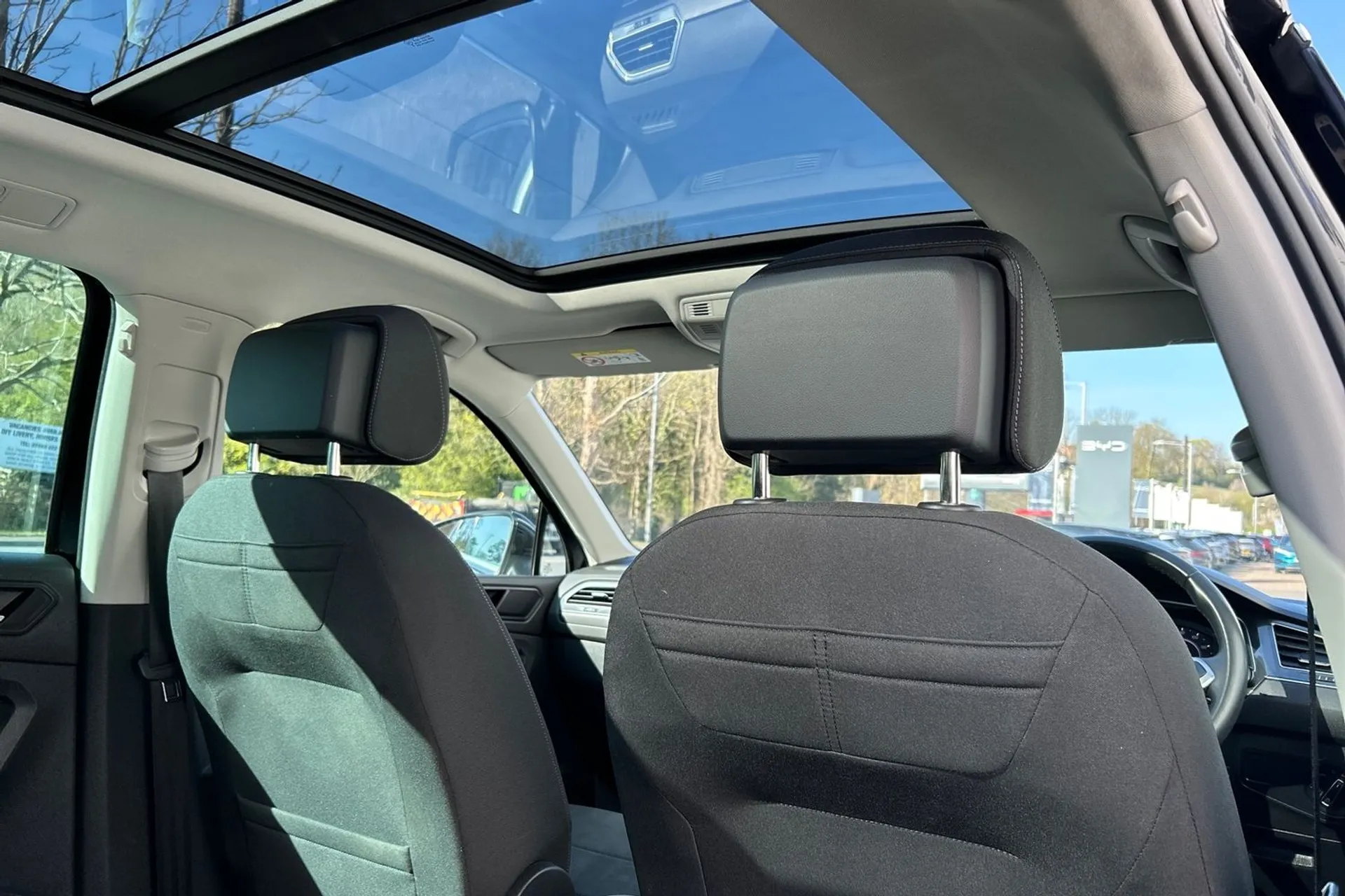 VOLKSWAGEN TIGUAN thumbnail image number 25