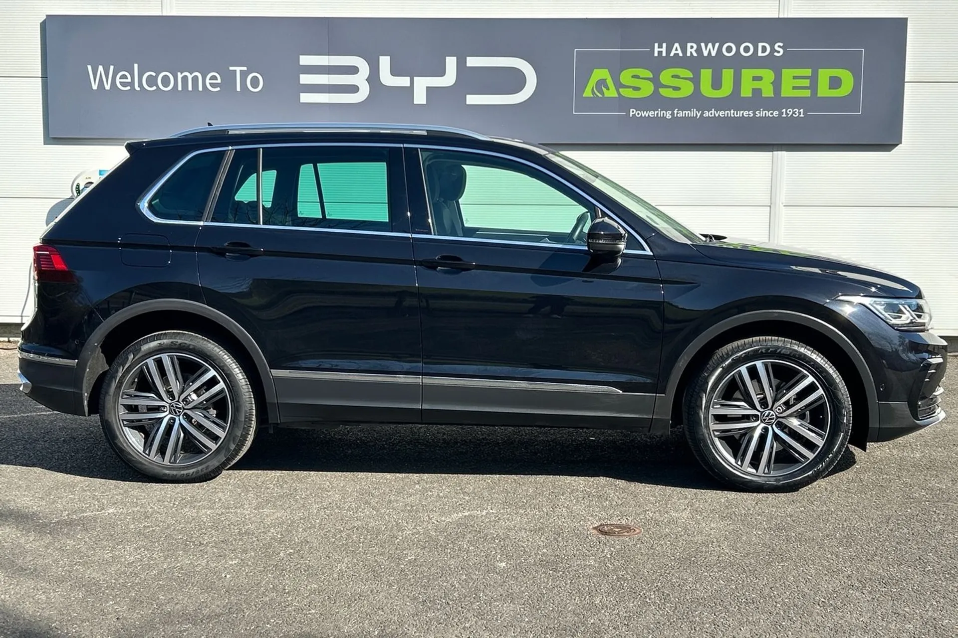 VOLKSWAGEN TIGUAN thumbnail image number 2