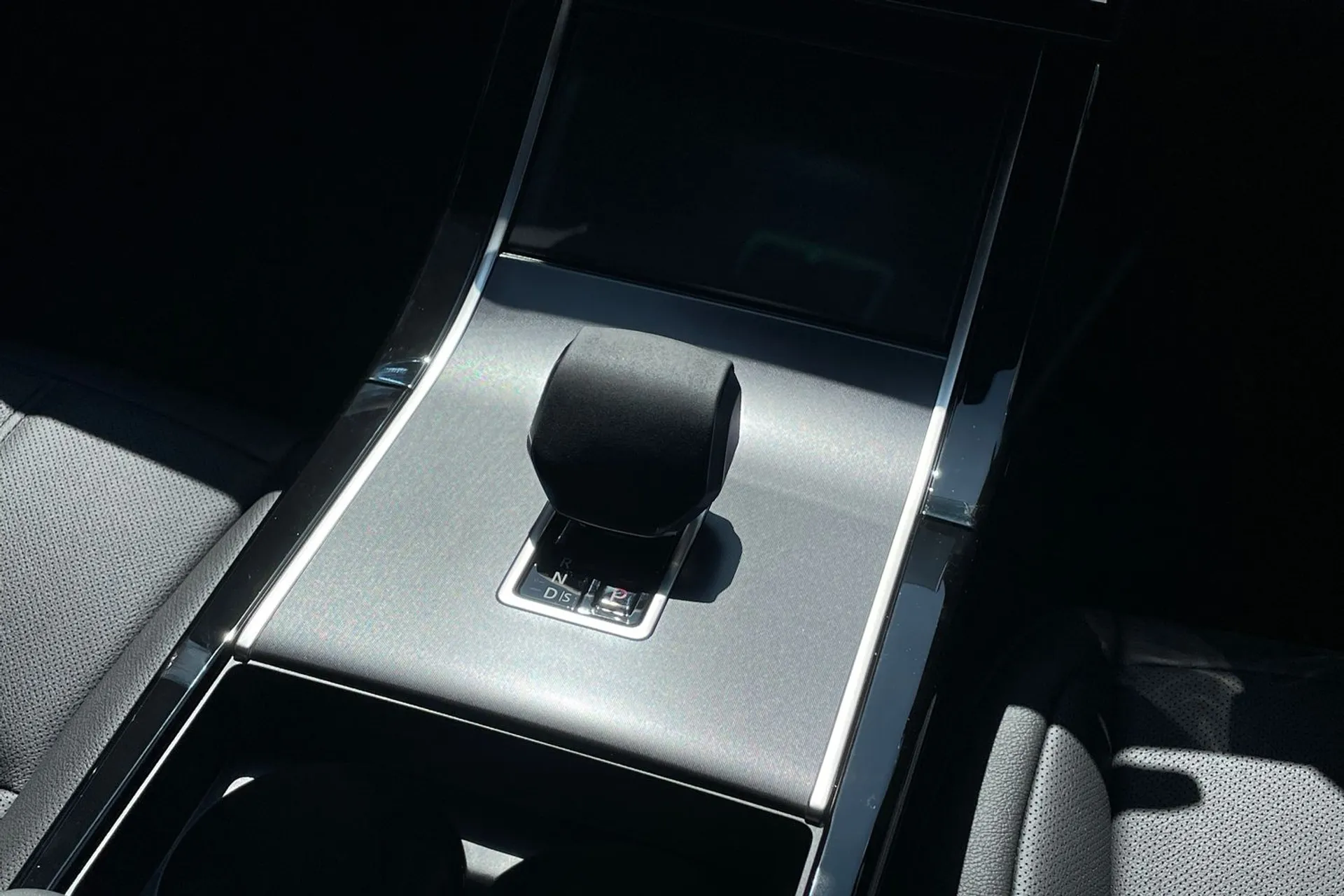 LAND ROVER RANGE ROVER EVOQUE thumbnail image number 24