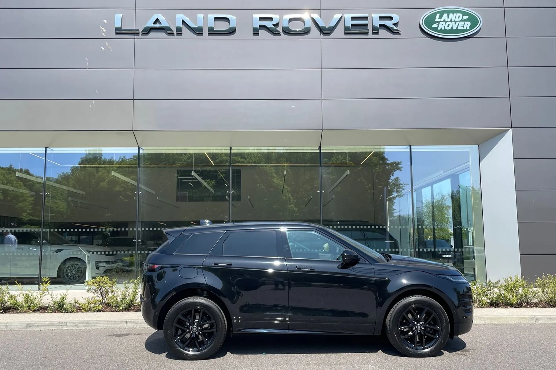 LAND ROVER RANGE ROVER EVOQUE thumbnail image number 2