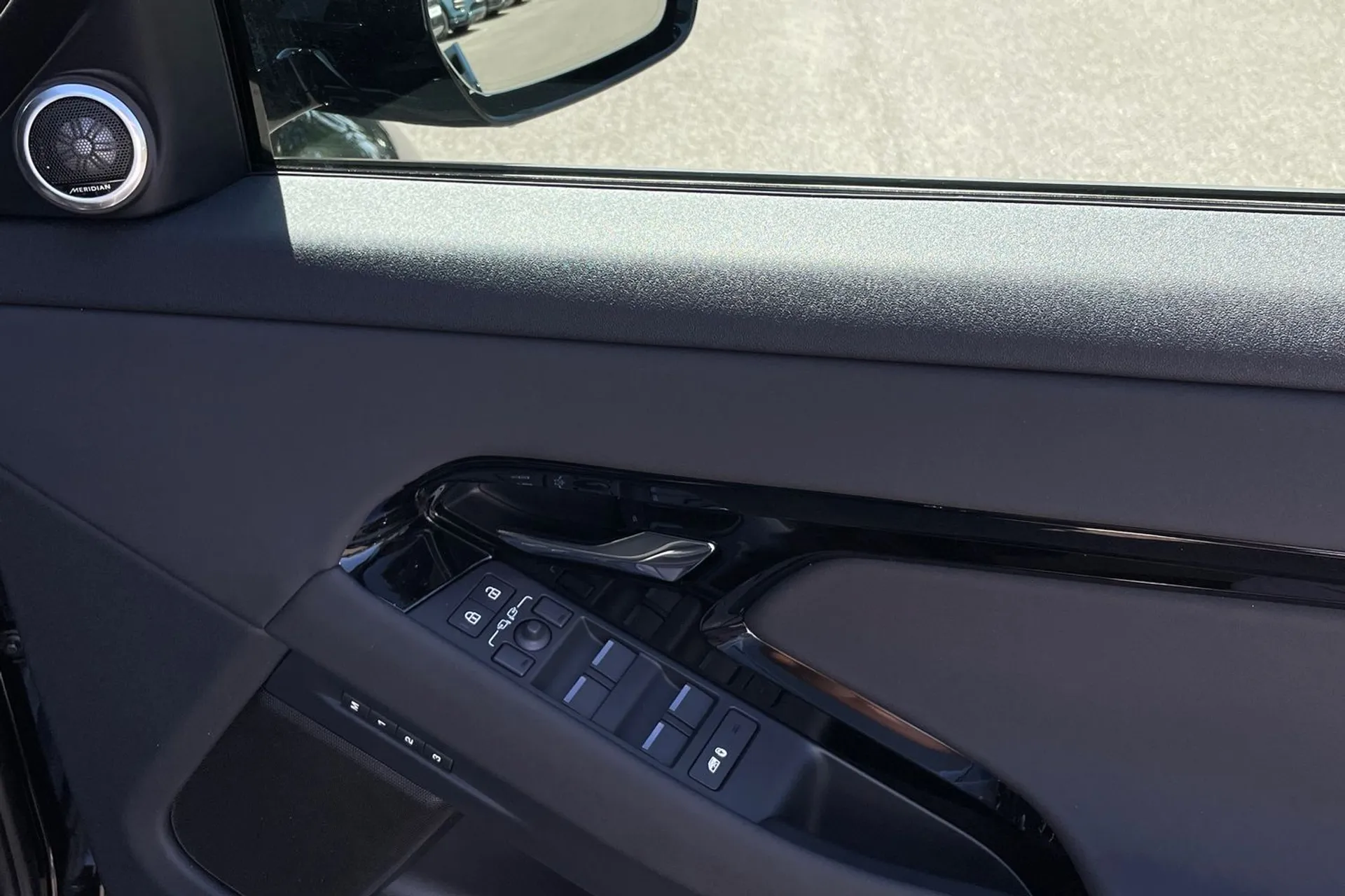 LAND ROVER RANGE ROVER EVOQUE thumbnail image number 28