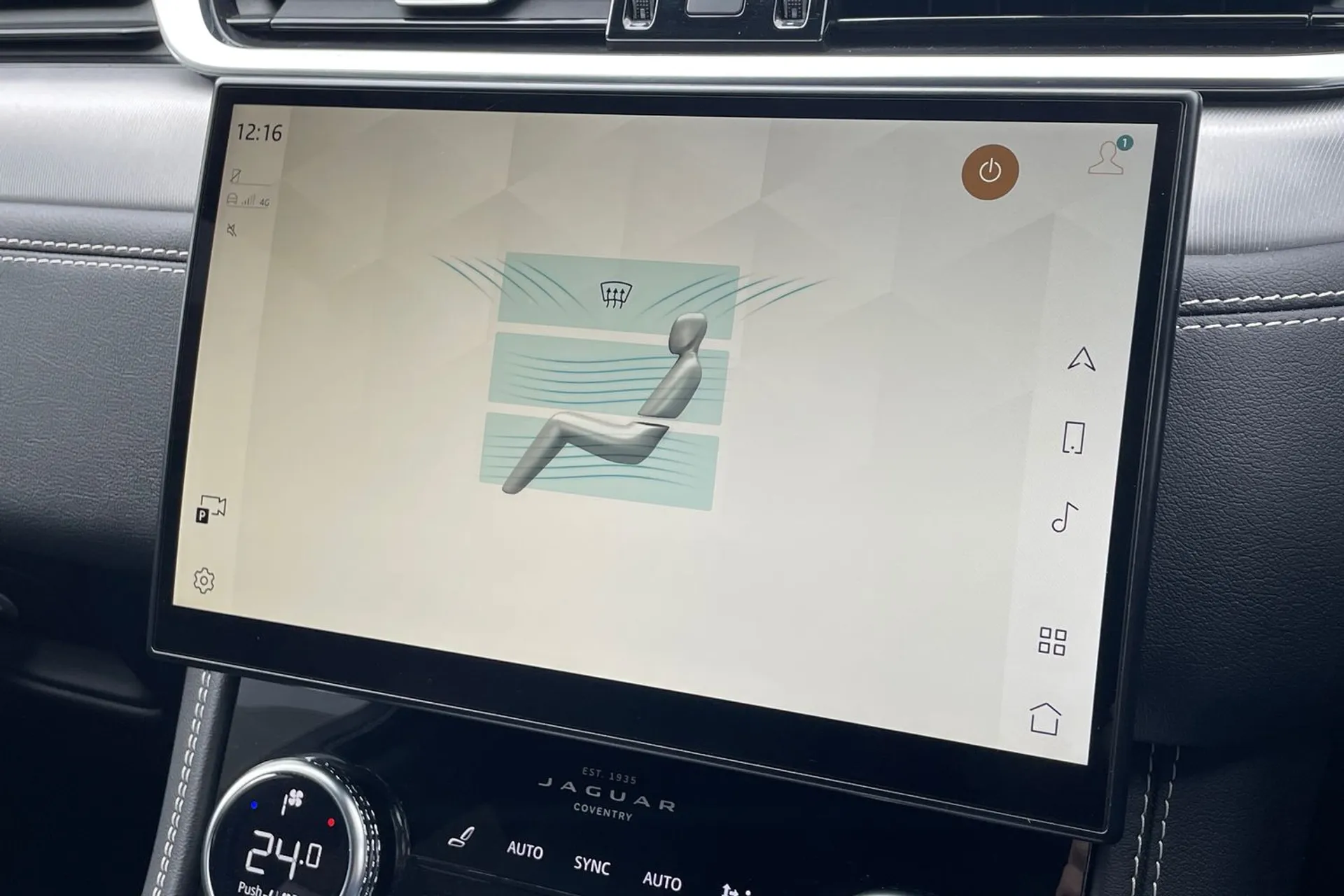Jaguar F-PACE thumbnail image number 18