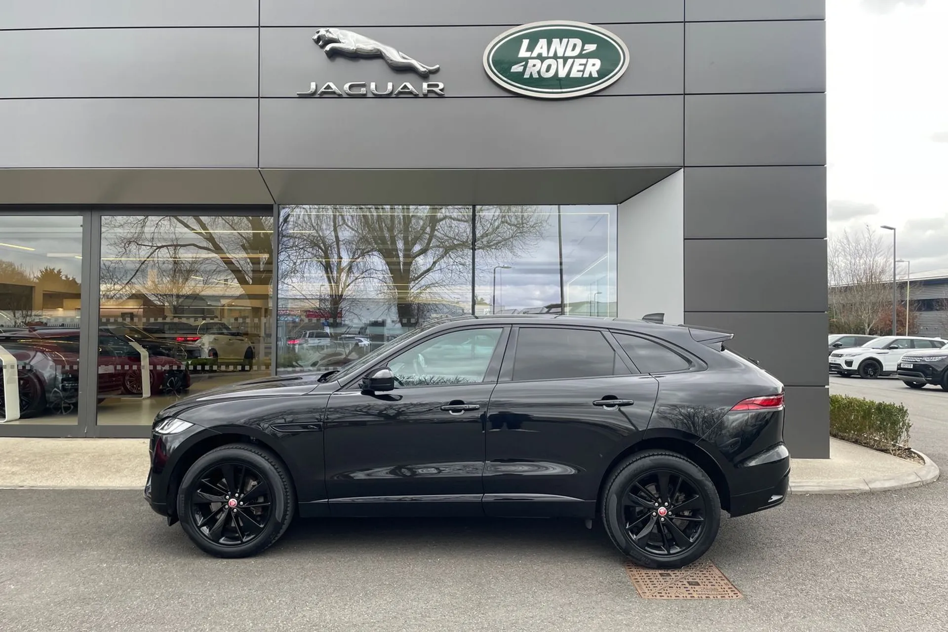 Jaguar F-PACE thumbnail image number 25