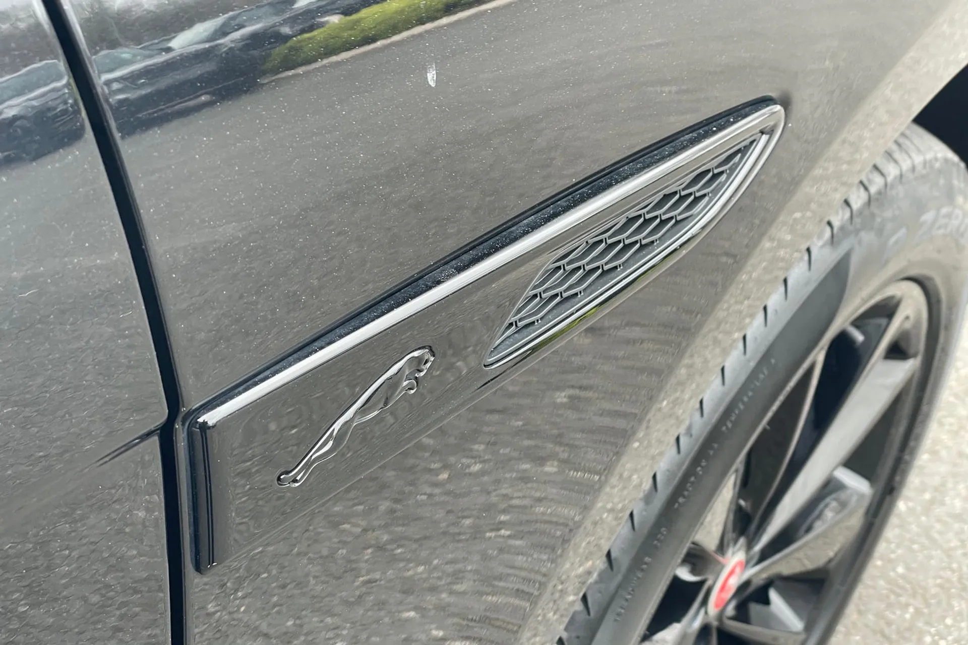 Jaguar F-PACE thumbnail image number 61