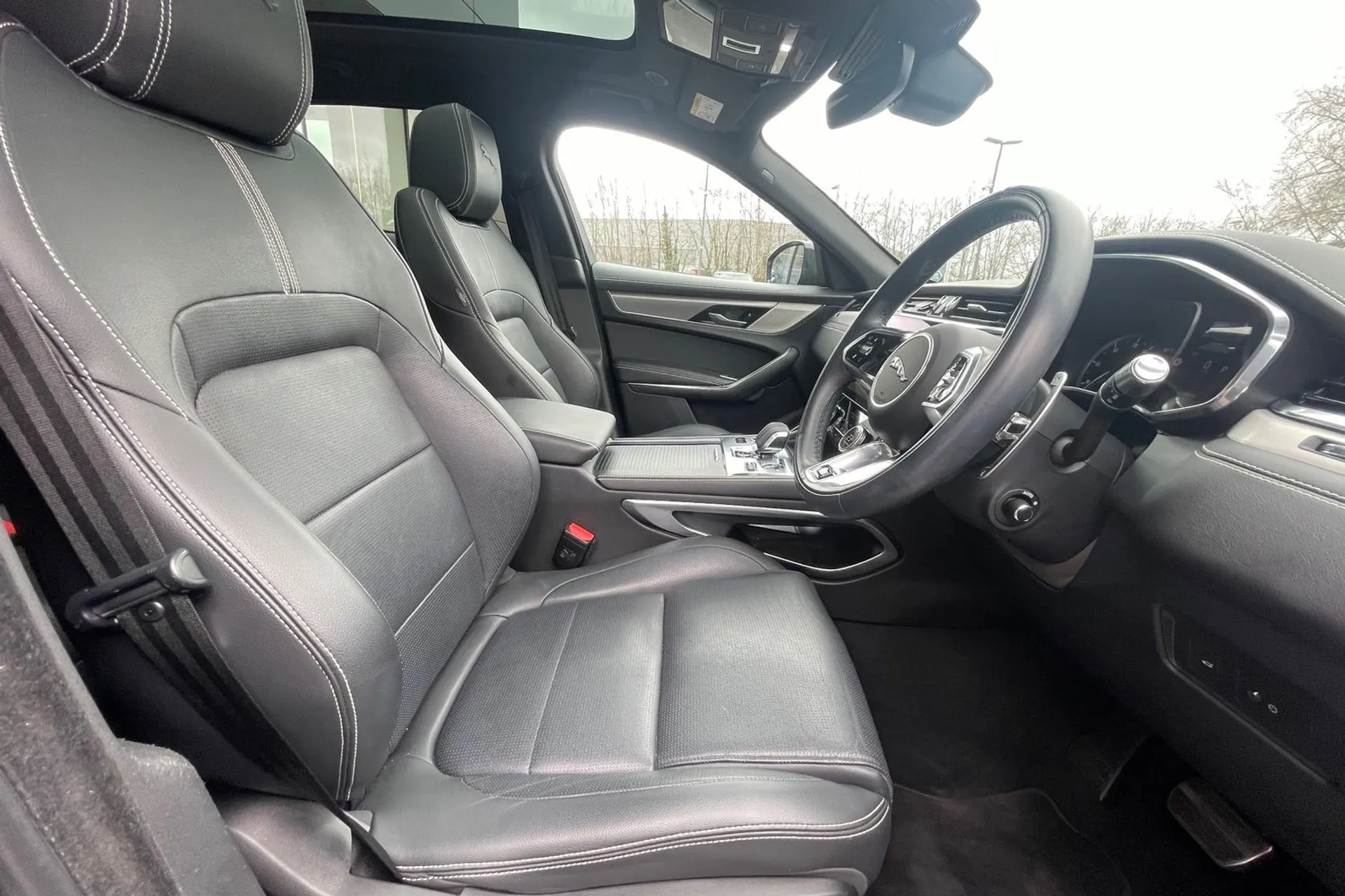 Jaguar F-PACE thumbnail image number 9