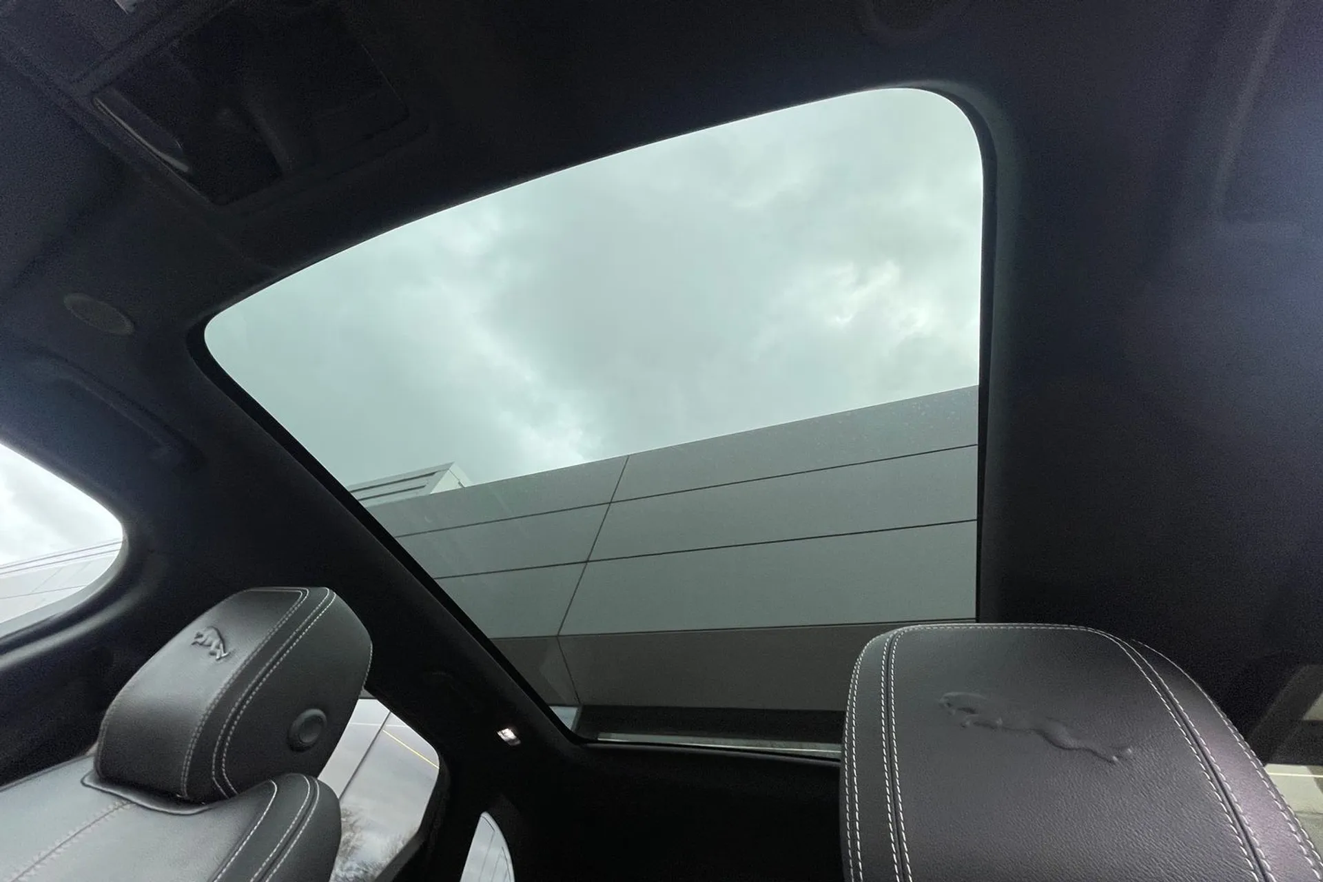 Jaguar F-PACE thumbnail image number 5