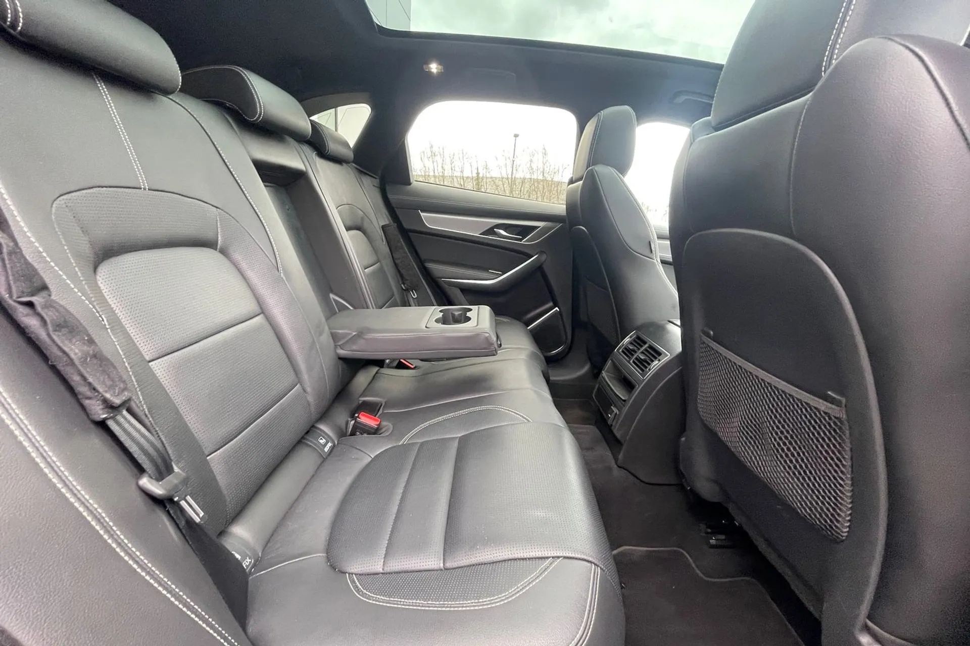 Jaguar F-PACE thumbnail image number 44
