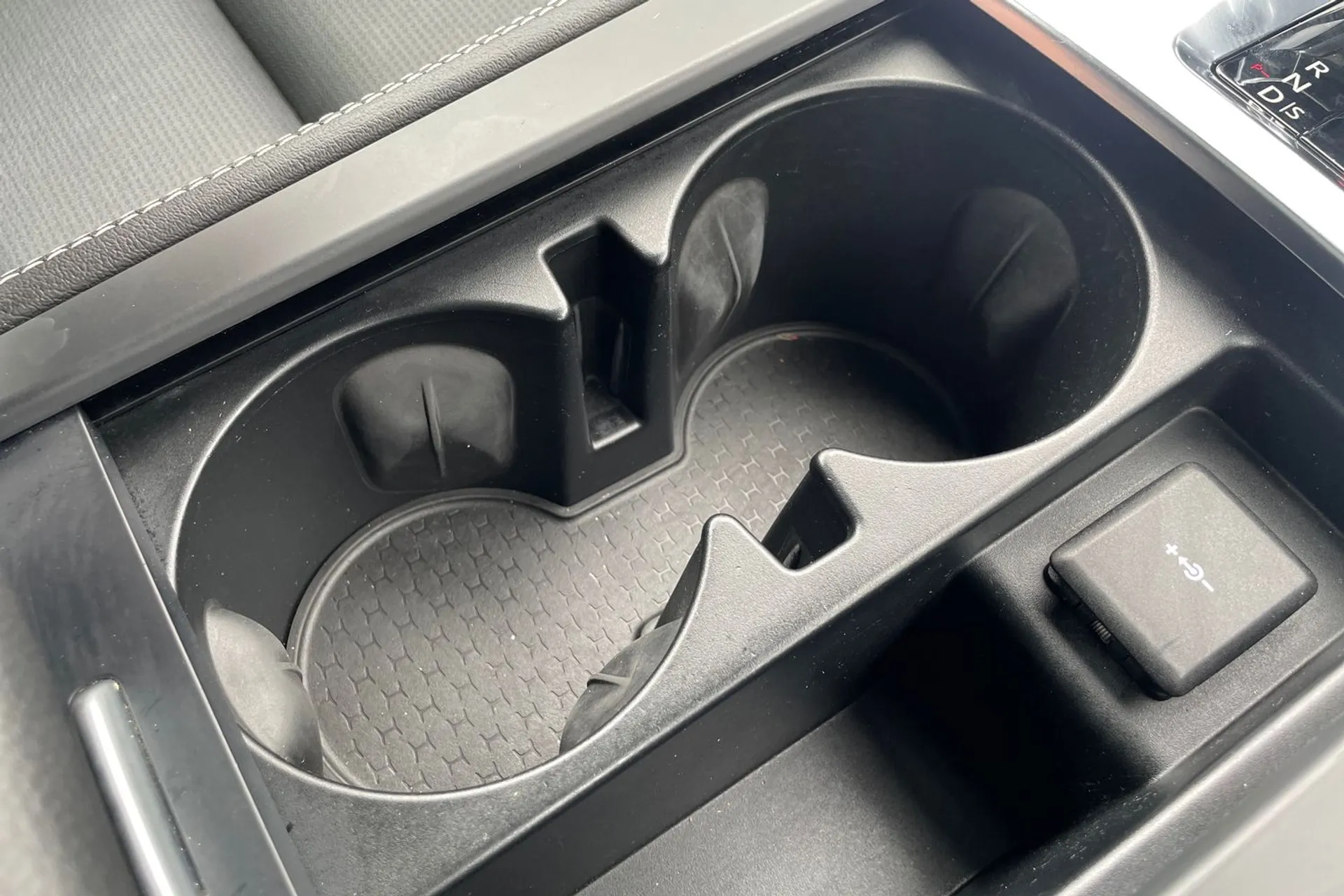 Jaguar F-PACE thumbnail image number 57