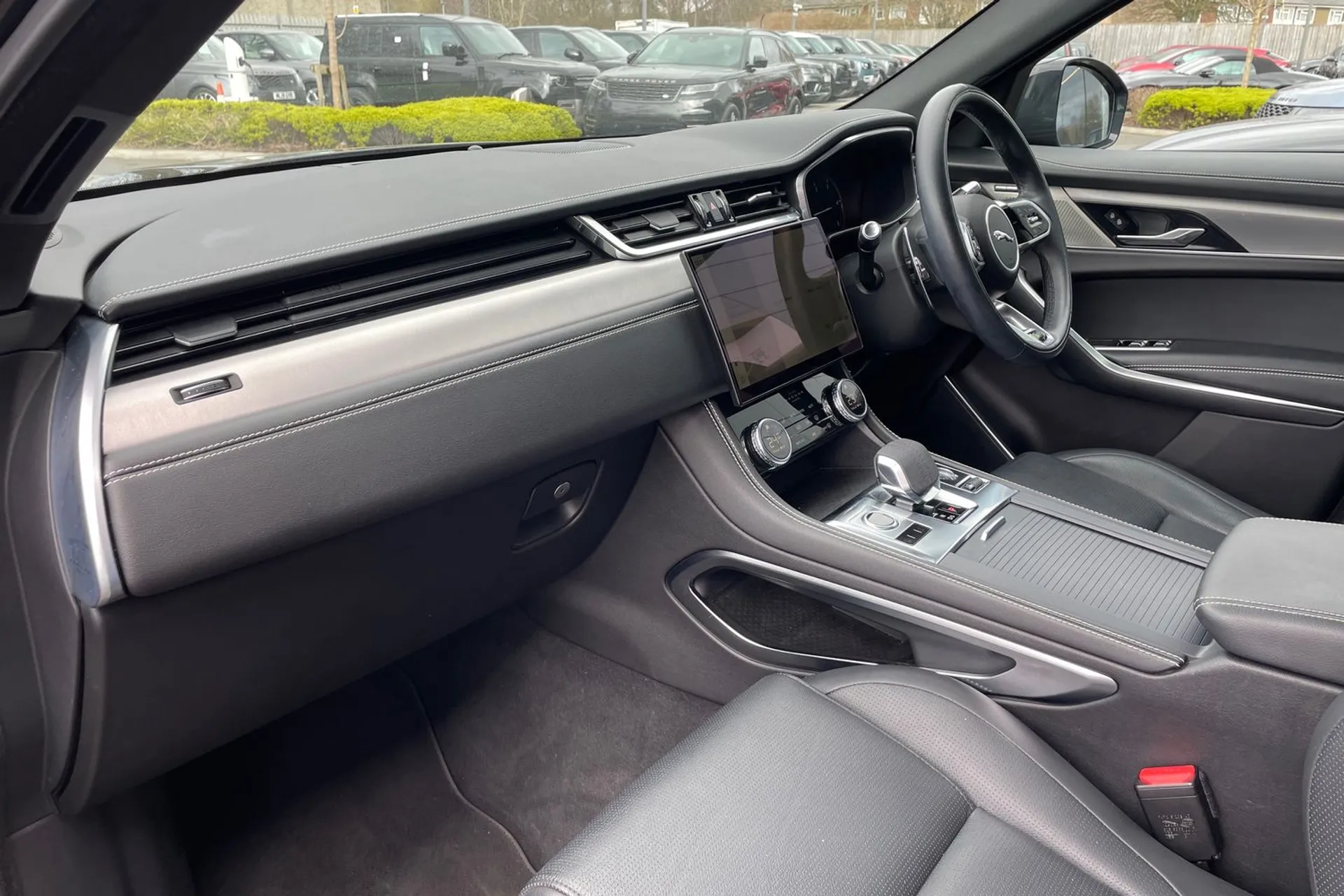 Jaguar F-PACE thumbnail image number 50