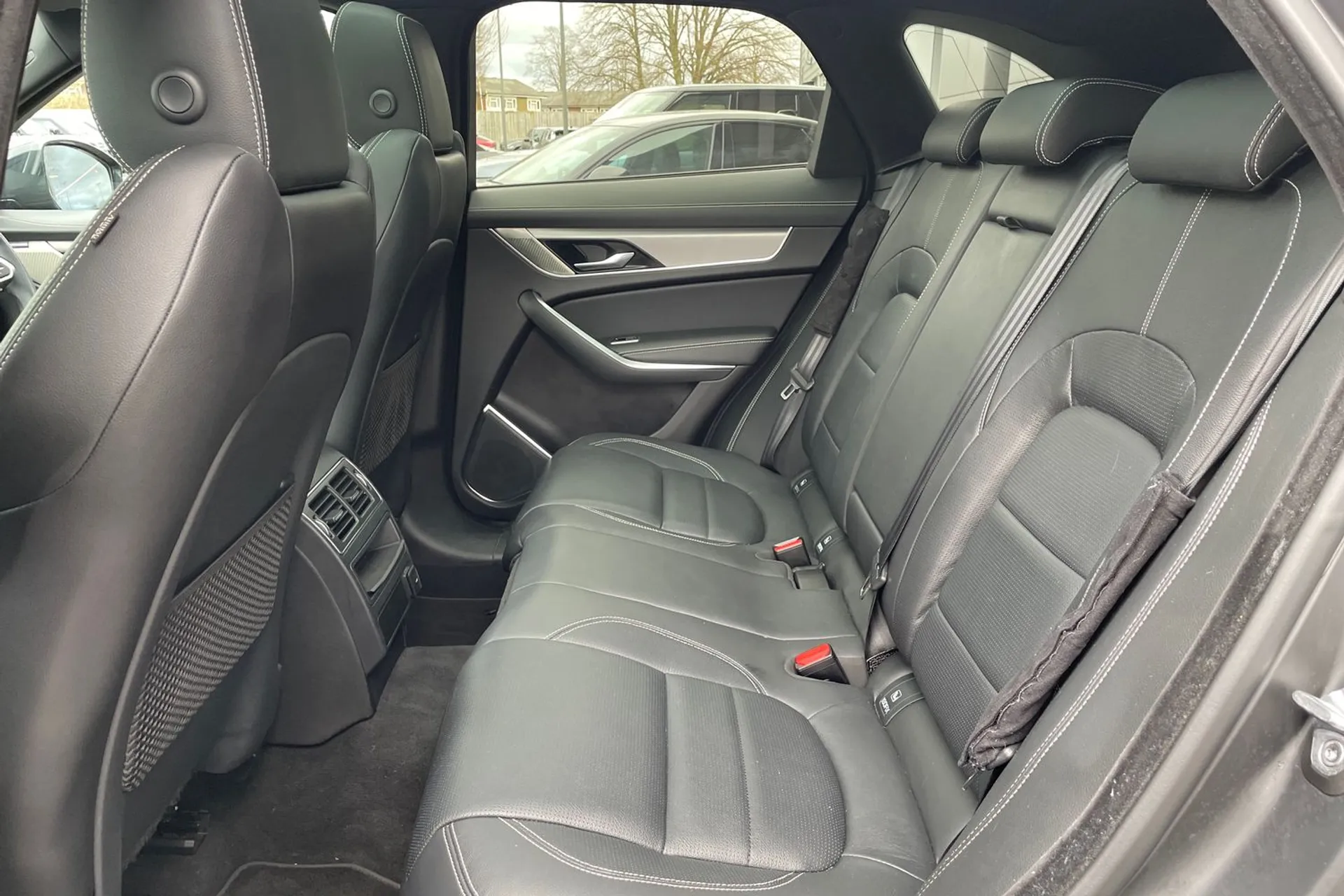 Jaguar F-PACE thumbnail image number 51