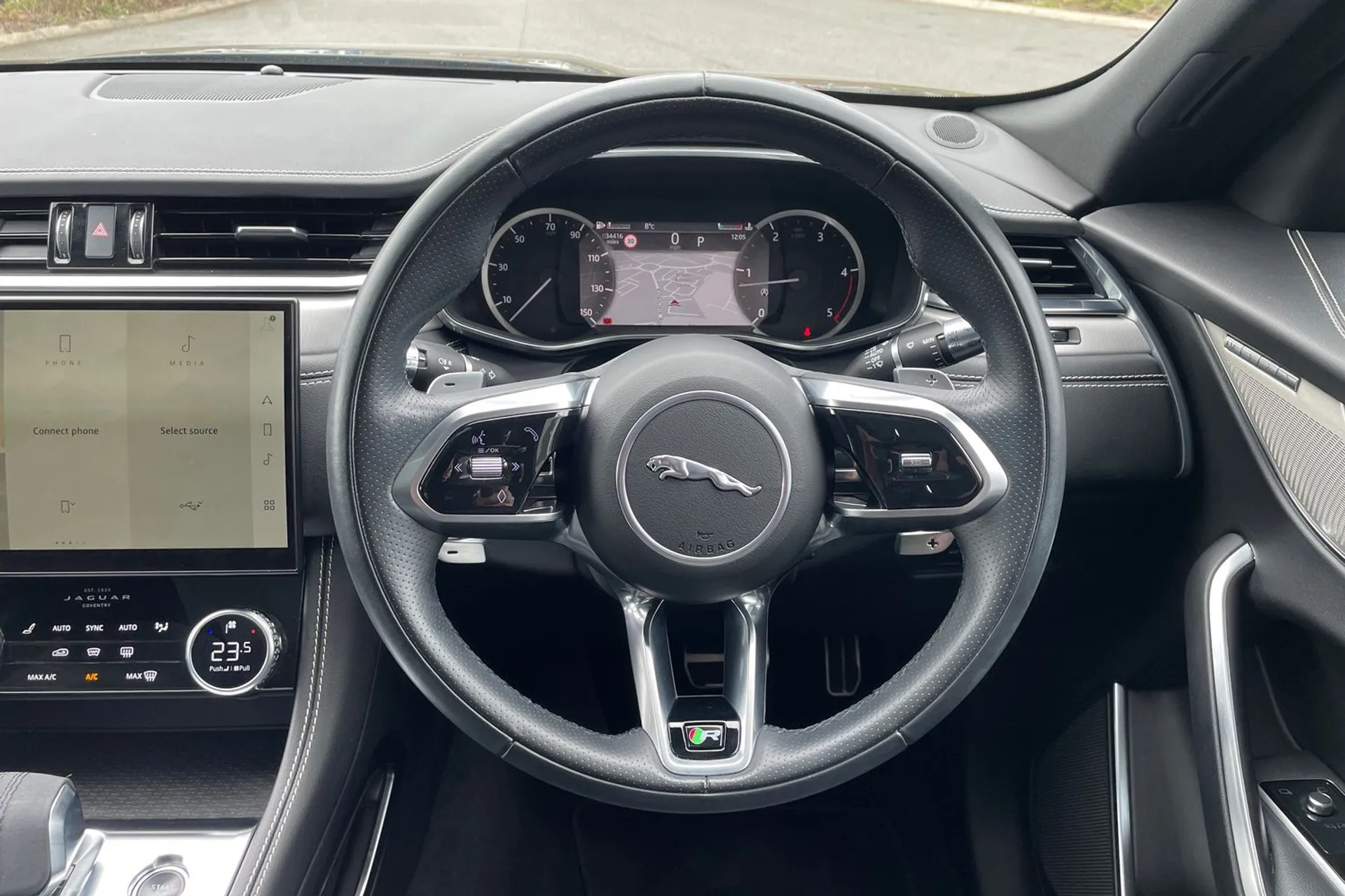 Jaguar F-PACE thumbnail image number 12