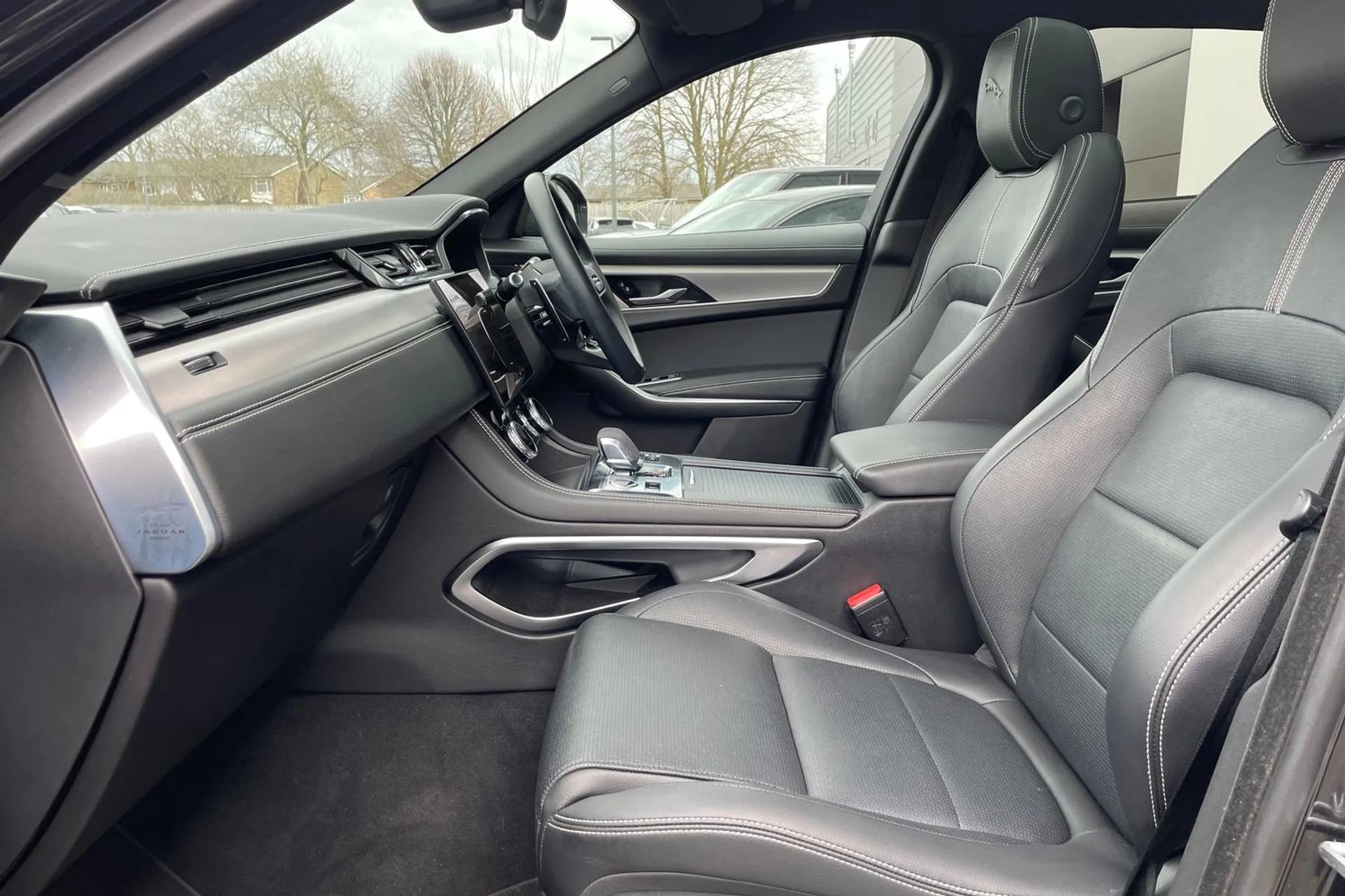 Jaguar F-PACE thumbnail image number 10