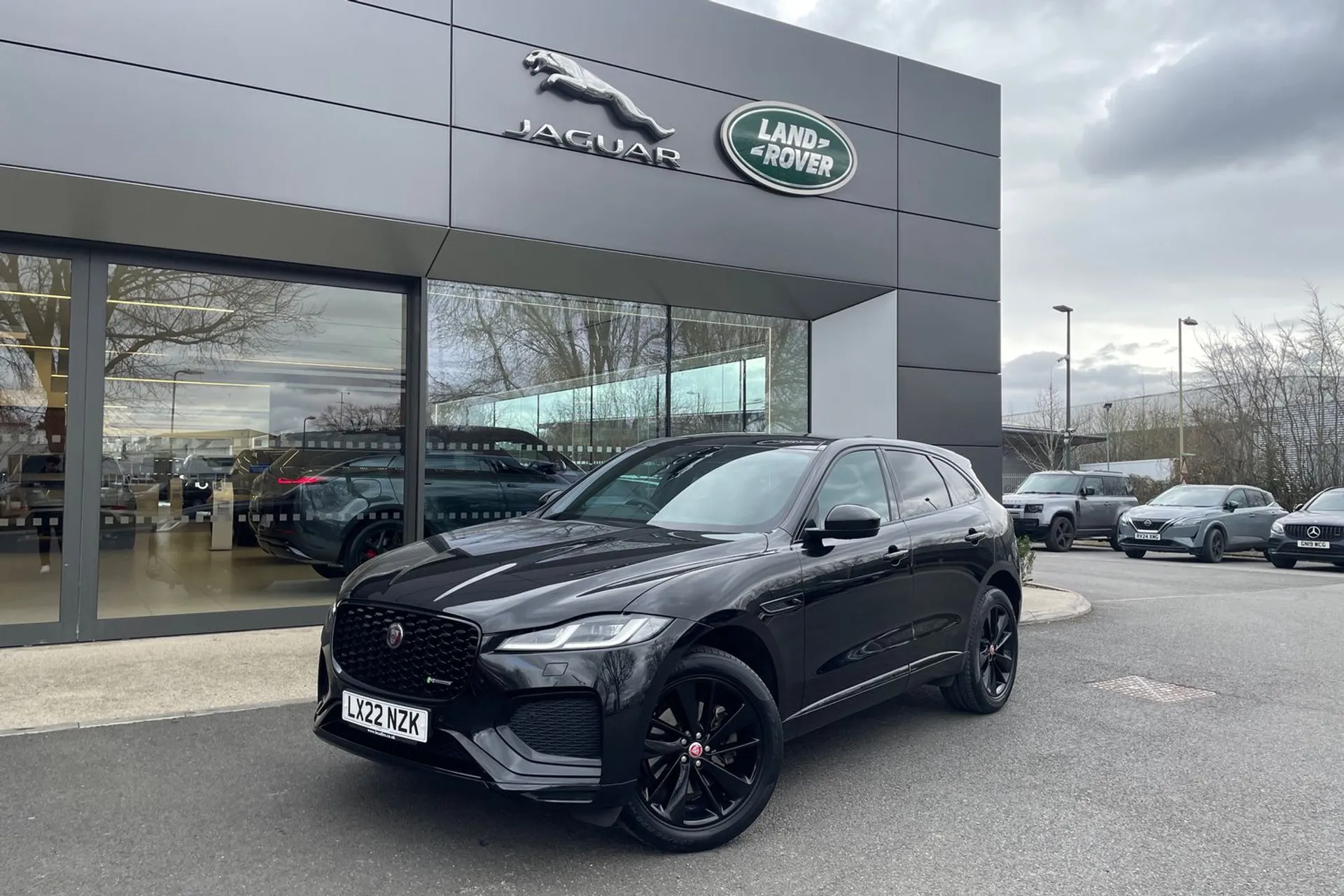 Jaguar F-PACE thumbnail image number 27