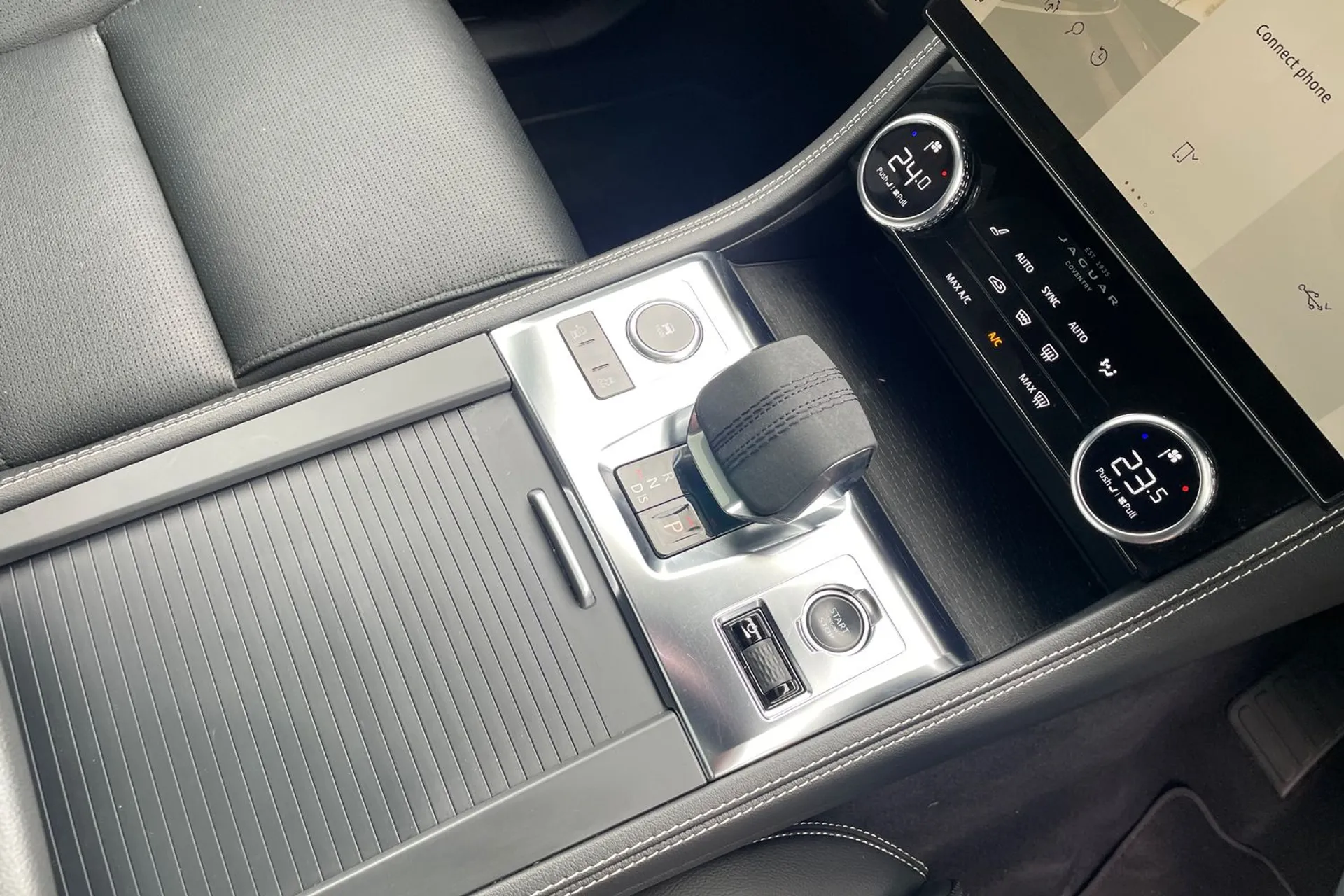 Jaguar F-PACE thumbnail image number 19