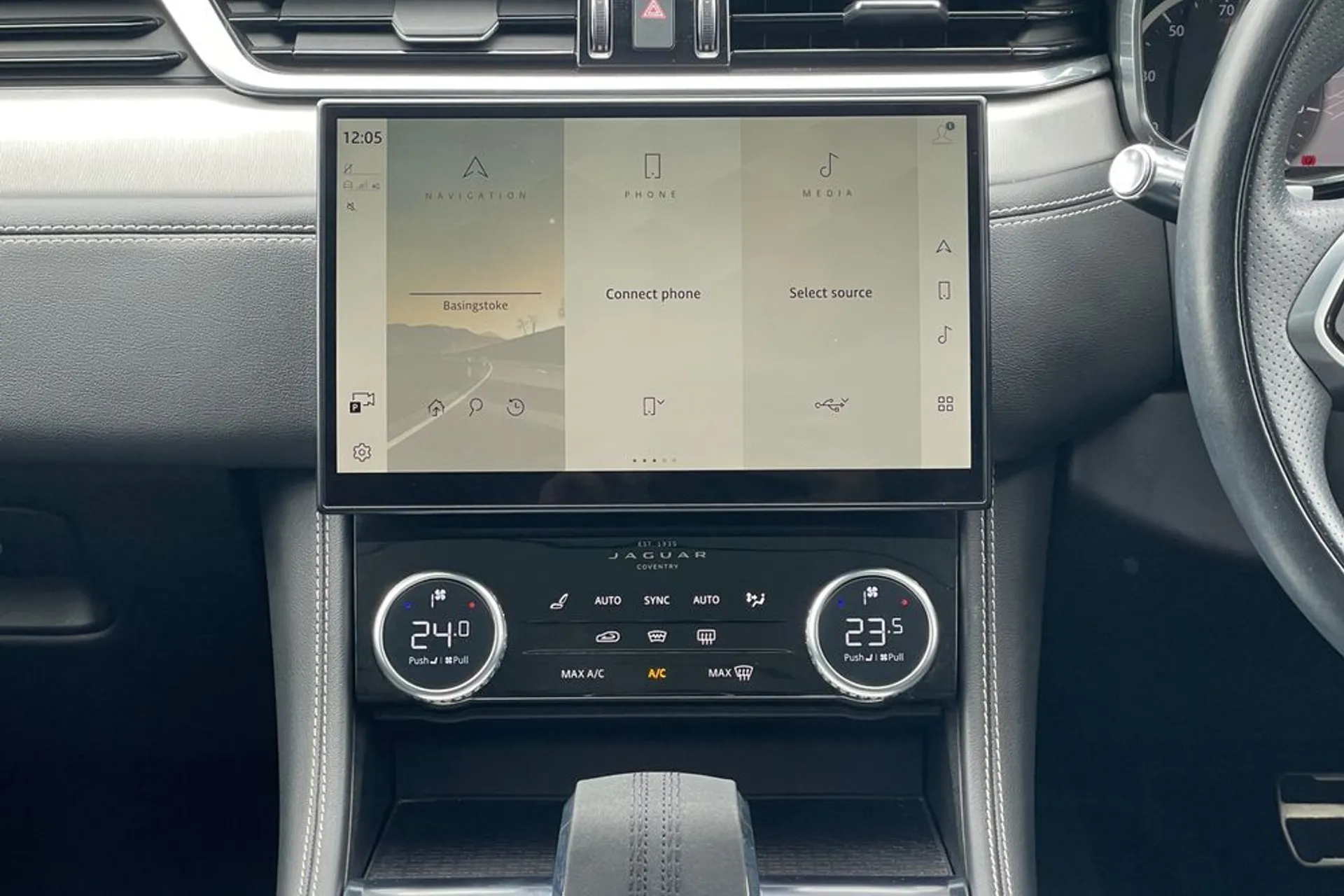 Jaguar F-PACE thumbnail image number 21