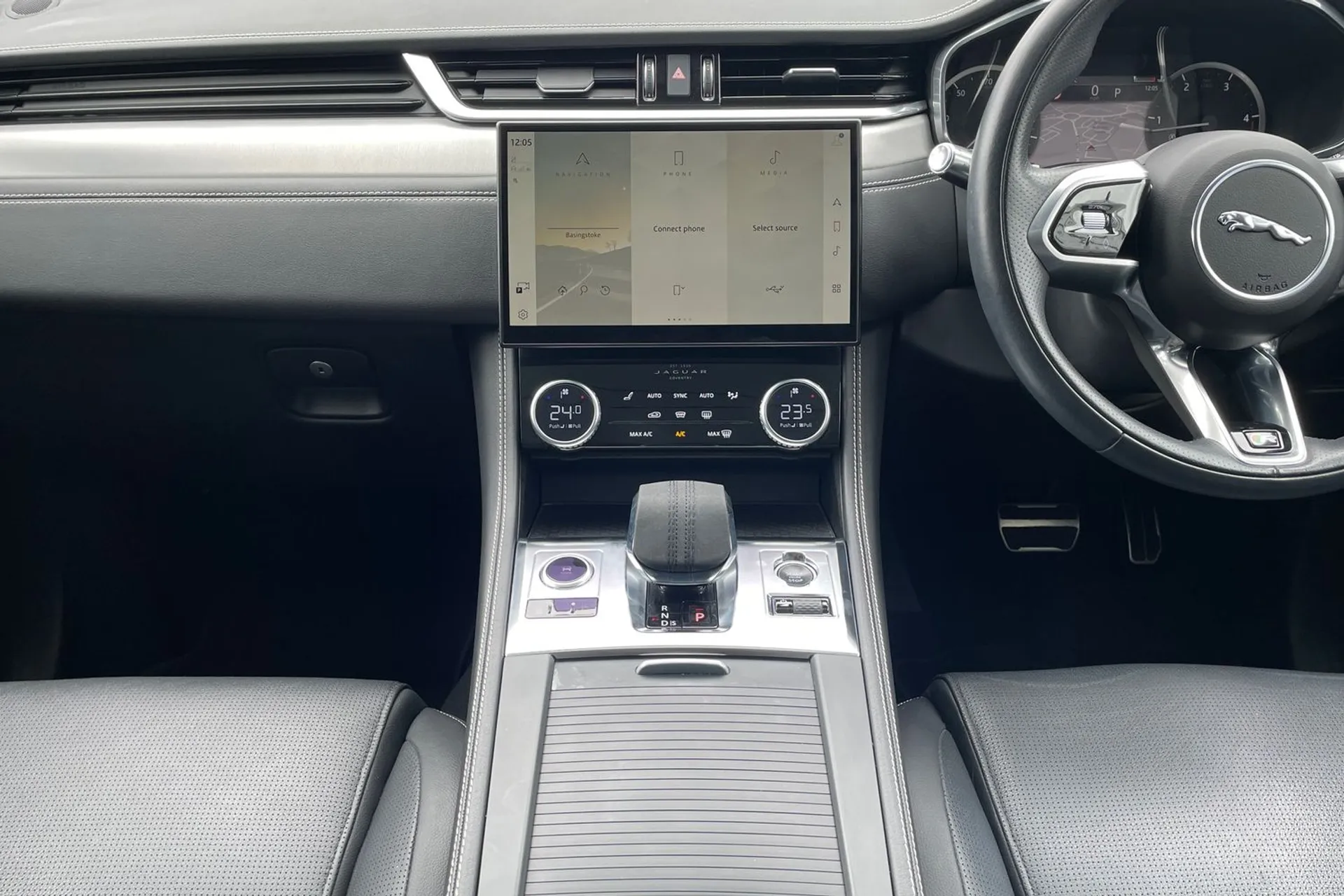 Jaguar F-PACE thumbnail image number 15