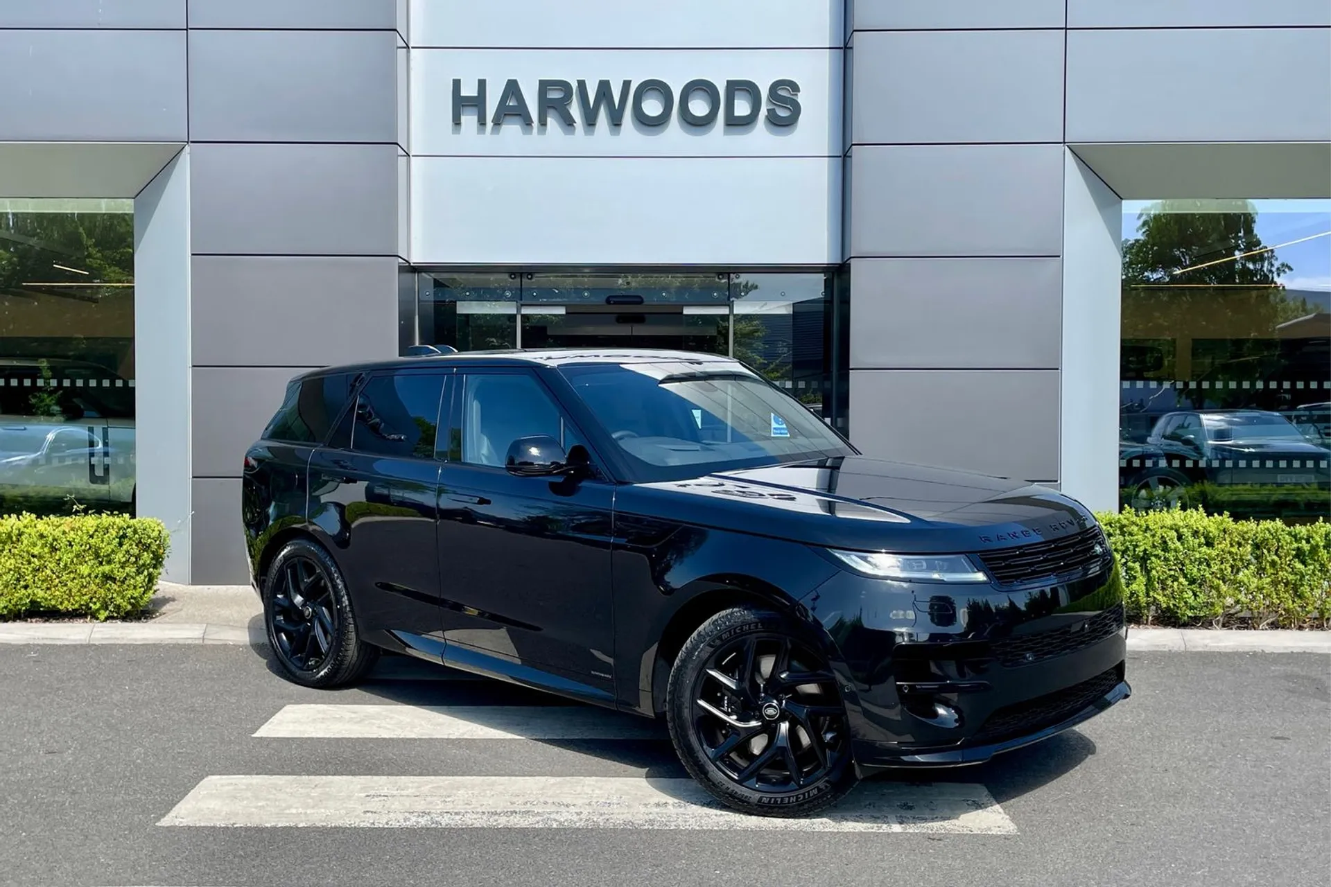 LAND ROVER RANGE ROVER SPORT focused image