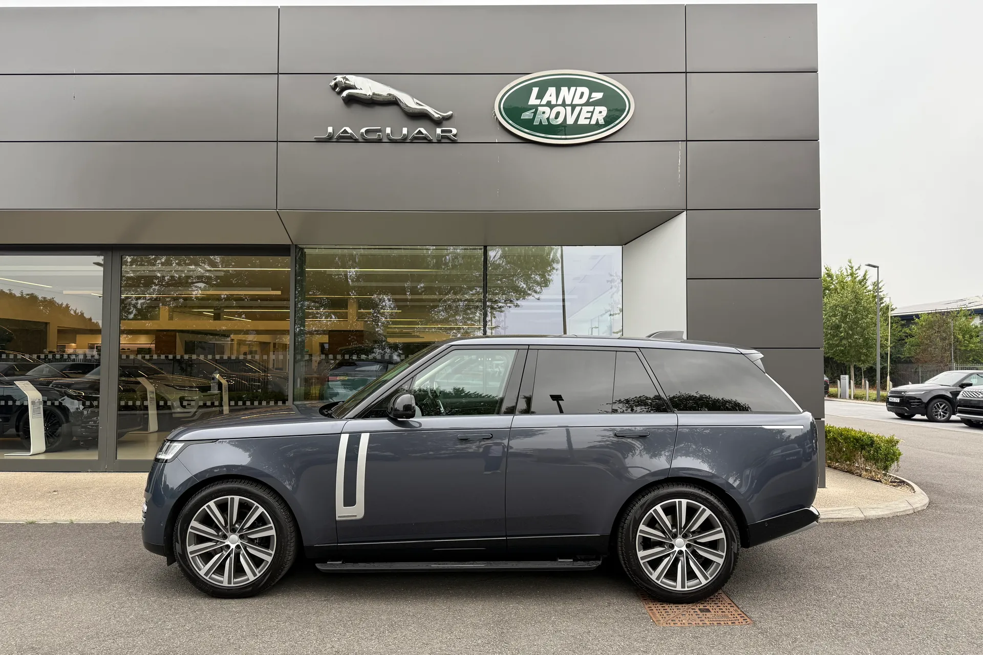 LAND ROVER RANGE ROVER thumbnail image number 23